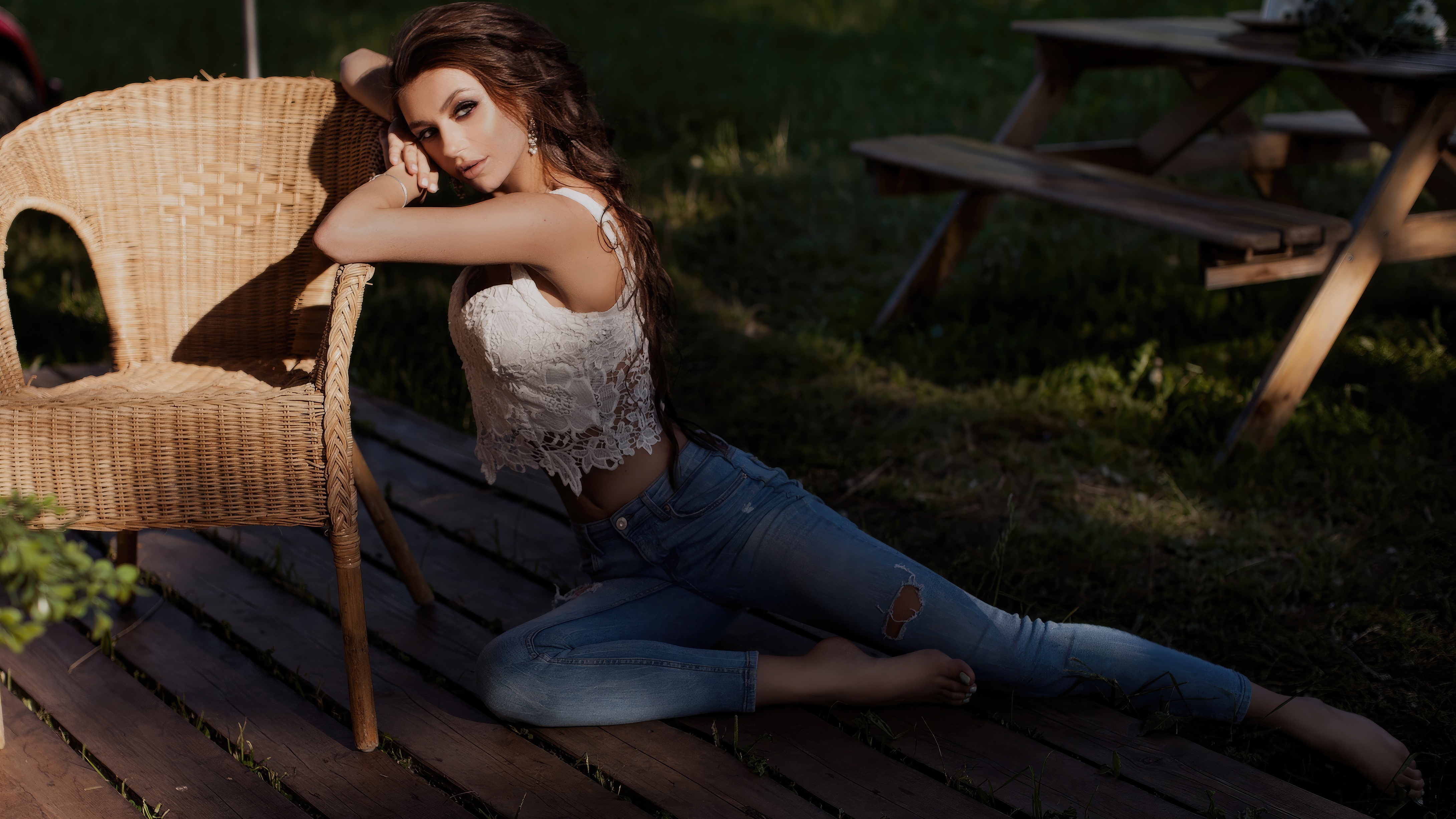 Brunette model in white top and ripped jeans HD Wallpaper