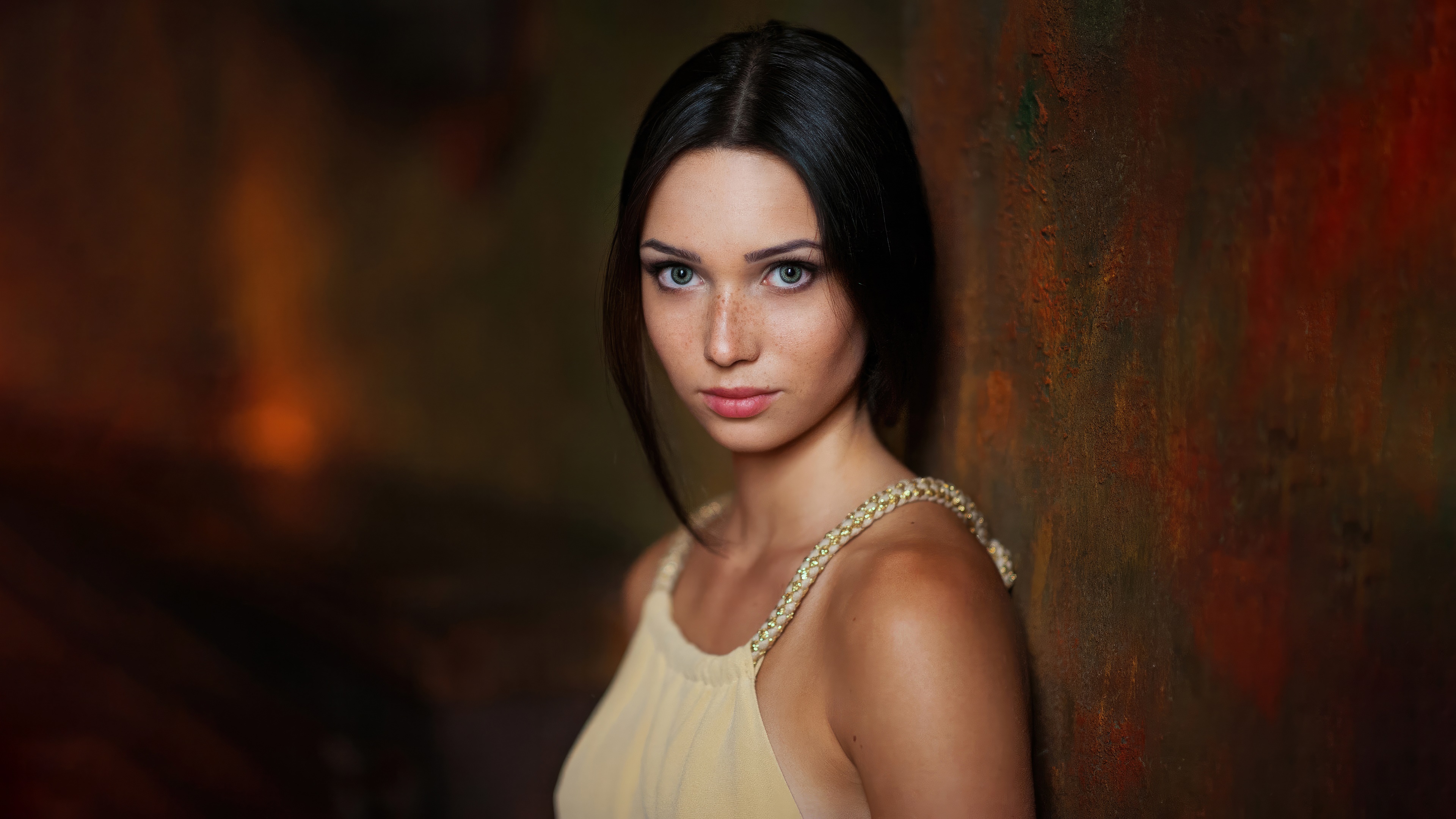 Model with blue eyes and freckles HD Wallpaper