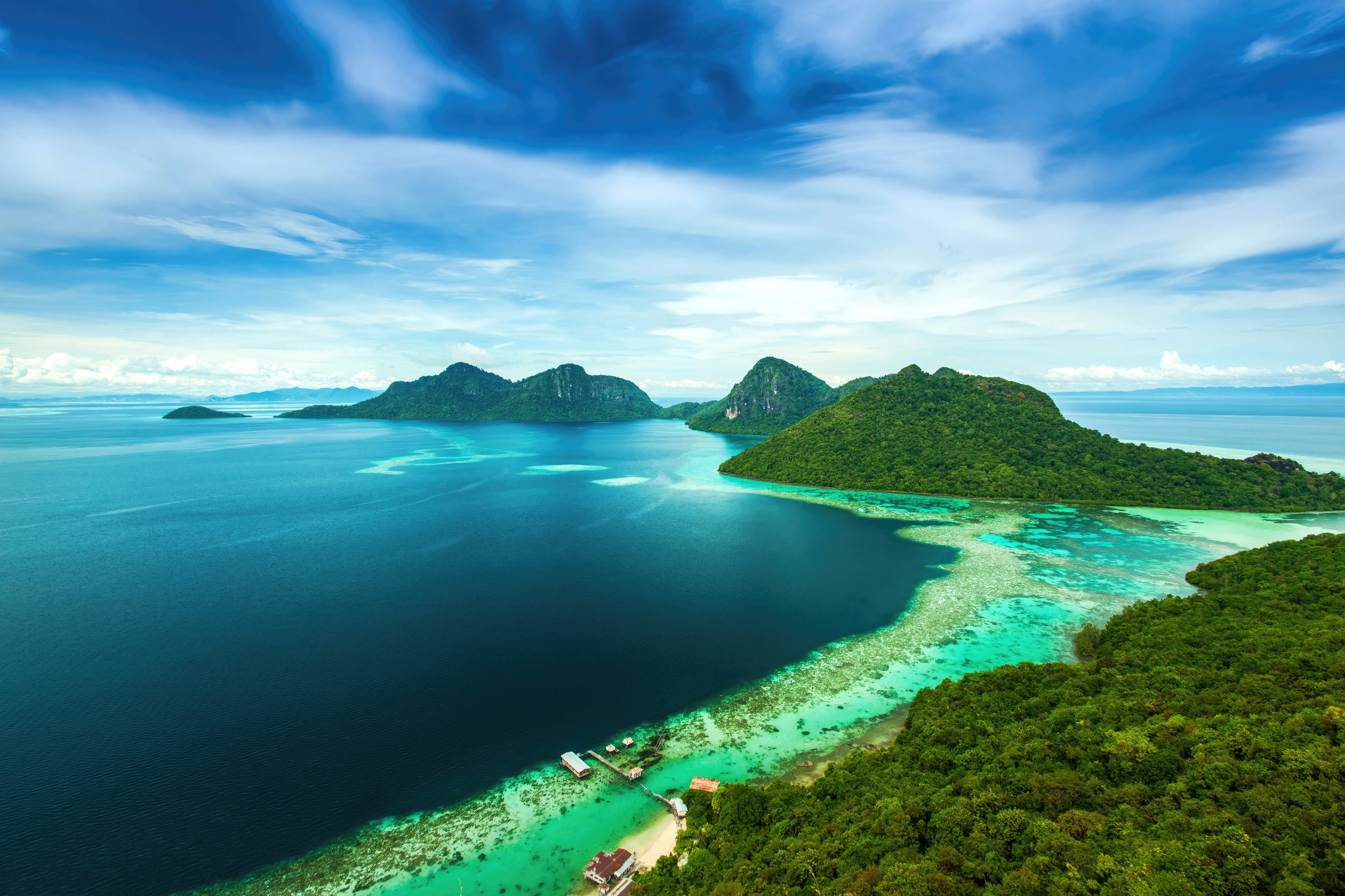 Aerial view of islands and turquoise waters HD Wallpaper