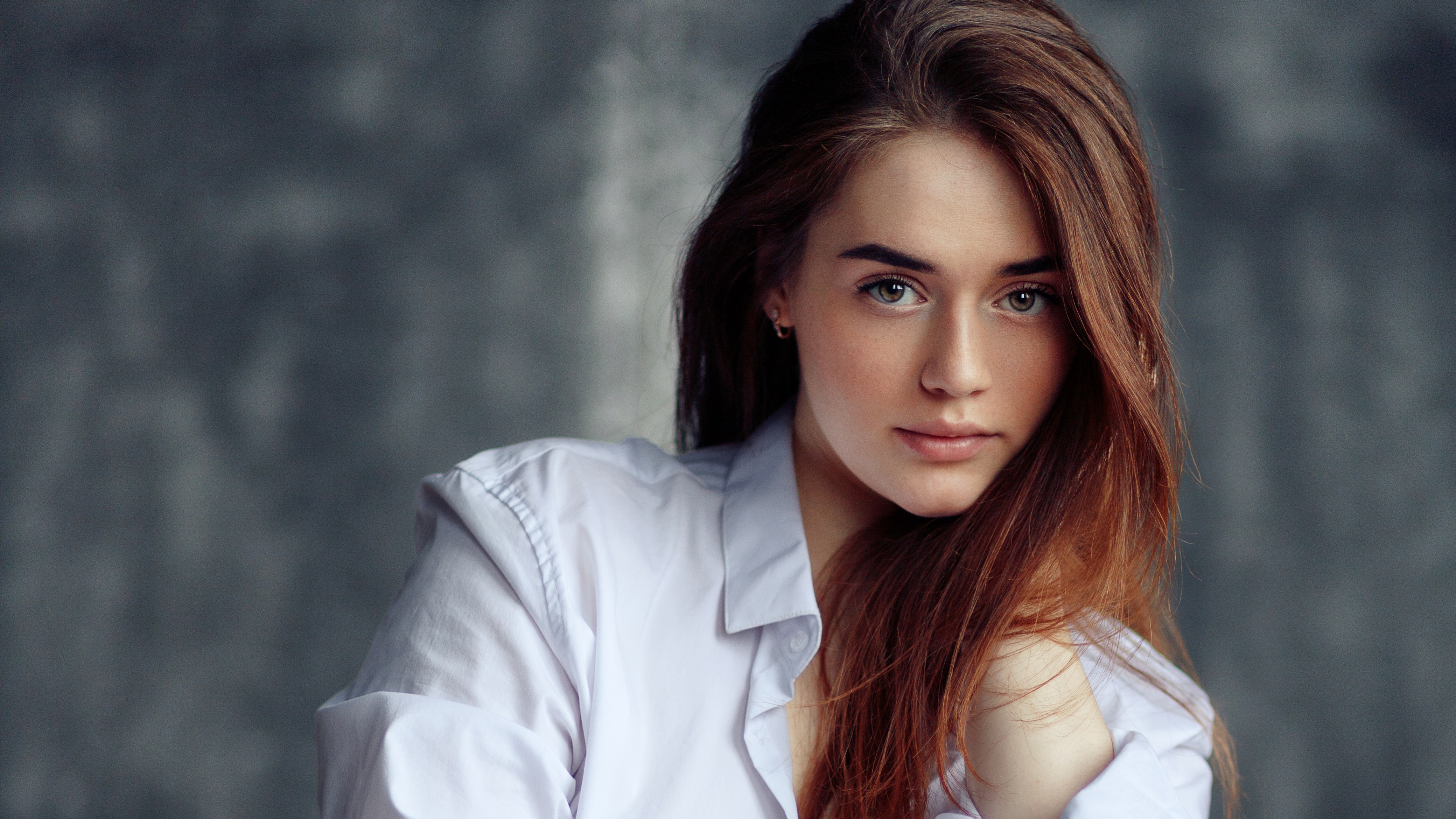 Model in a white shirt against a grey background HD Wallpaper