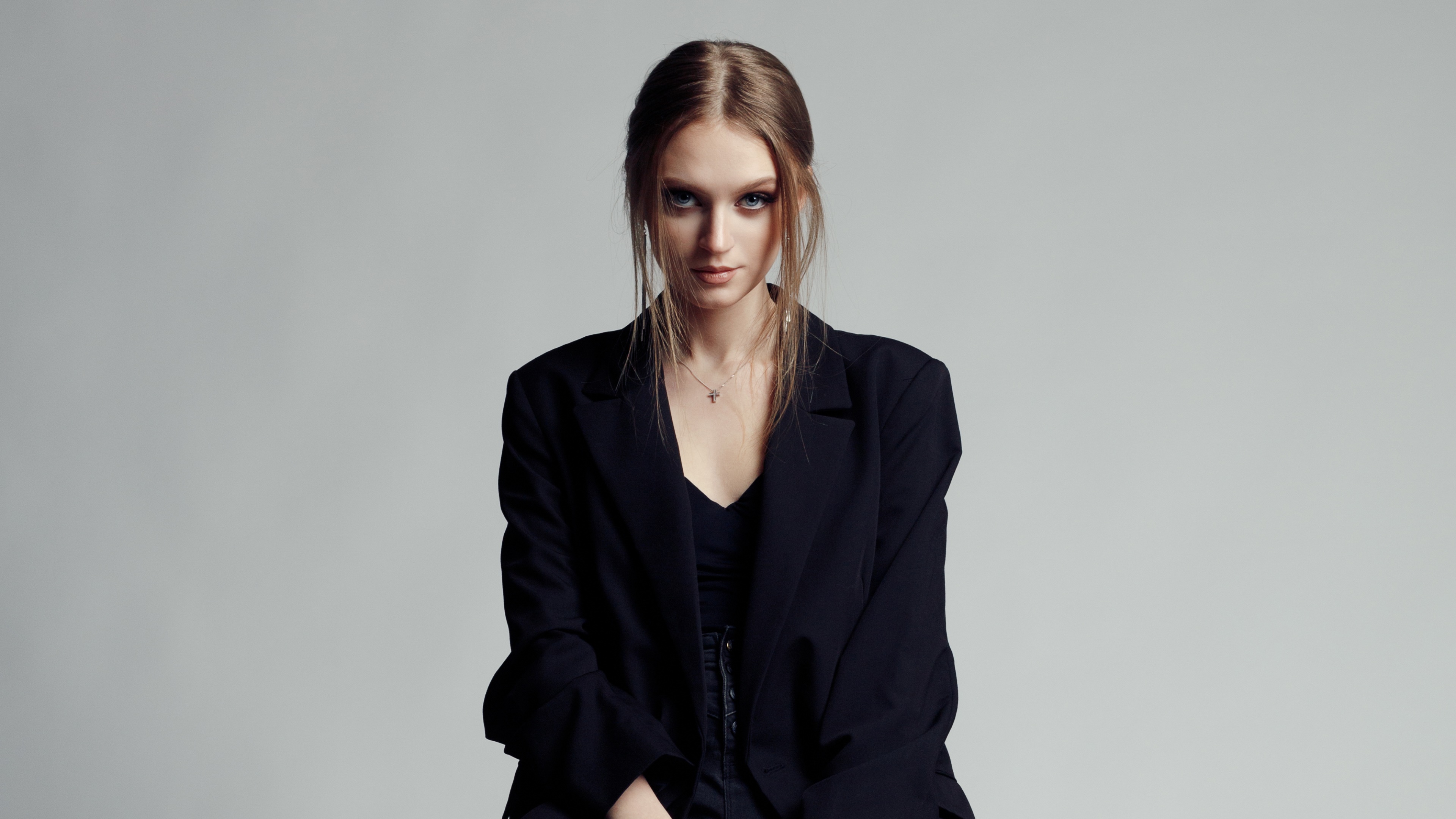 Eva in a black blazer HD Wallpaper