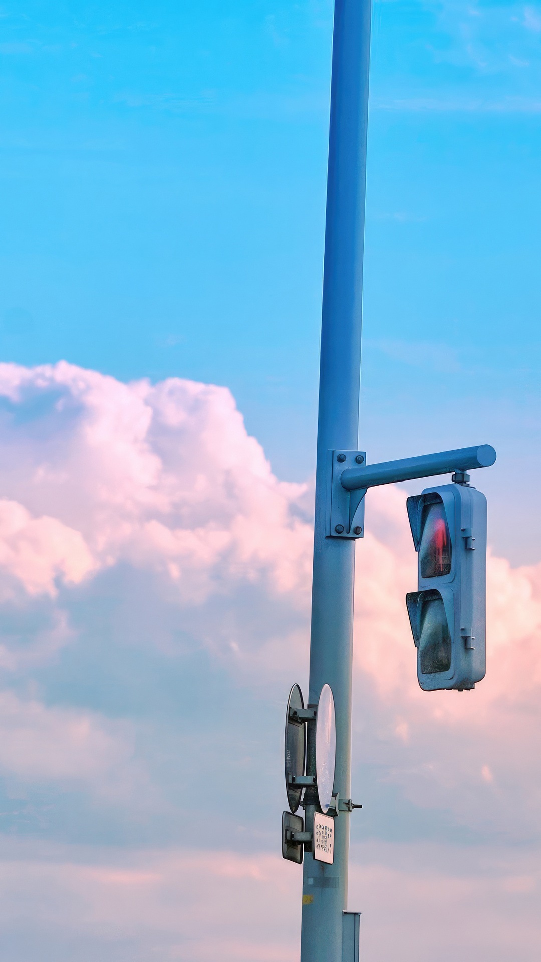Traffic light against a cloudy sky HD Phone Wallpaper