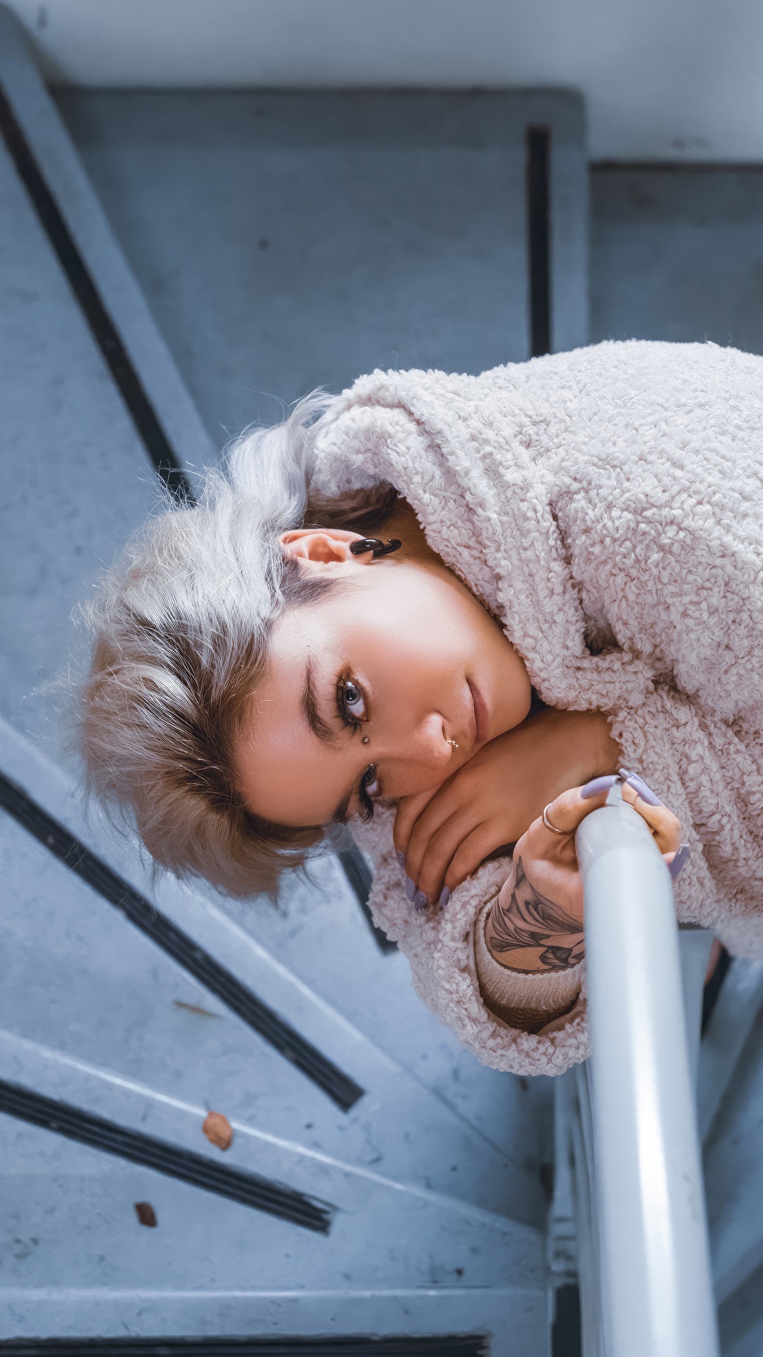 Young woman with blonde hair on stairs HD Phone Wallpaper