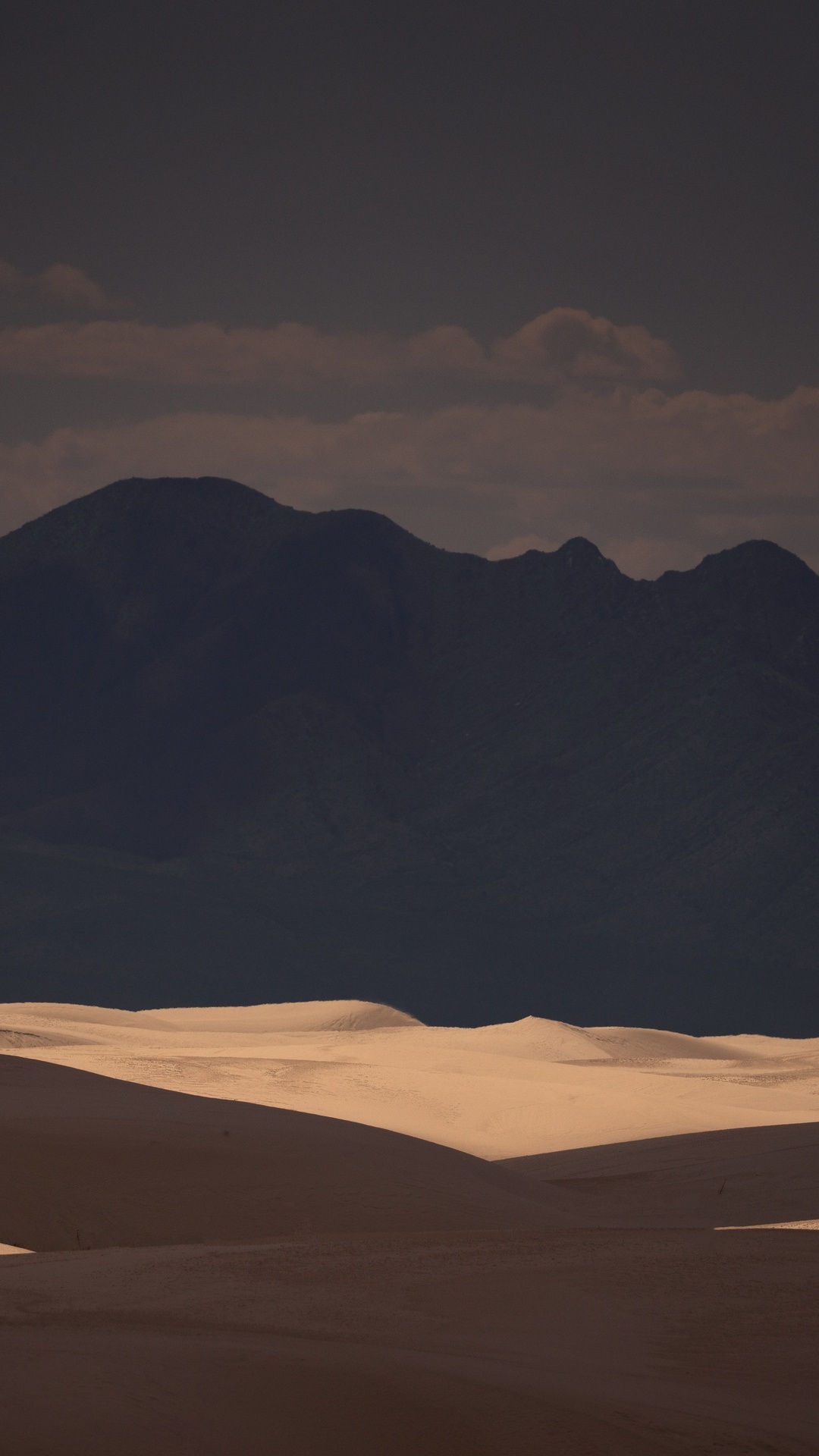 Sand dunes and mountains in Mexico HD Phone Wallpaper