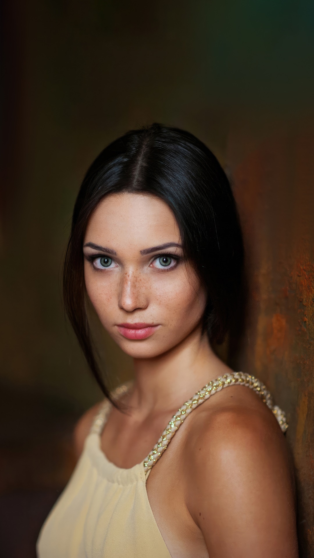 Young woman with blue eyes and freckles HD Phone Wallpaper