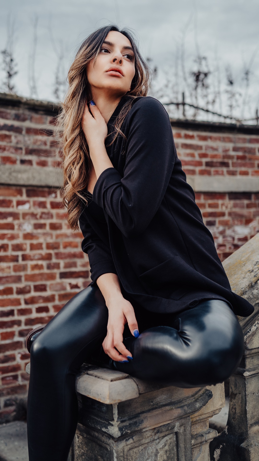 Woman in black jacket and leggings HD Phone Wallpaper