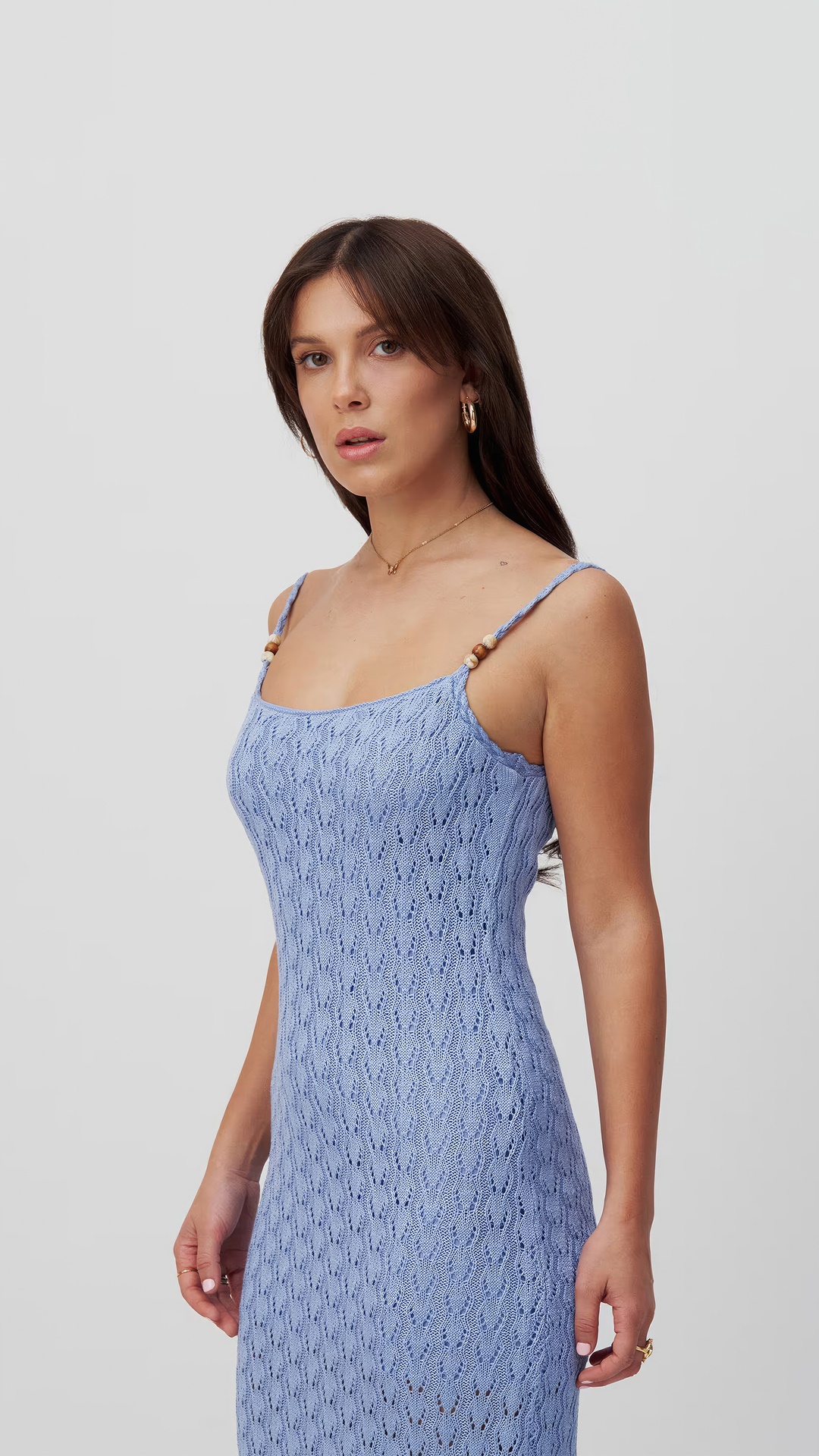 Millie Bobby Brown in a blue knit dress HD Phone Wallpaper