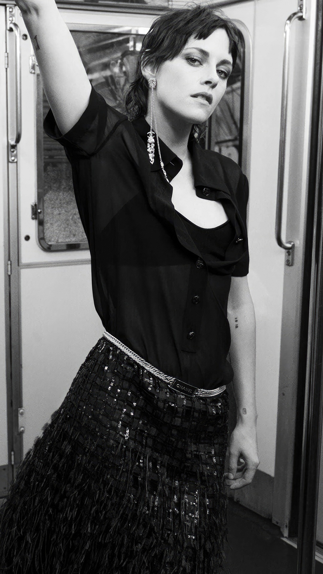 Kristen Stewart in a black outfit on a subway HD Phone Wallpaper