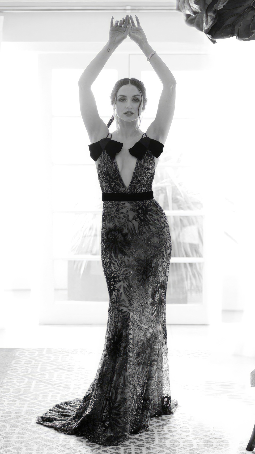 Ana de Armas in a black lace gown HD Phone Wallpaper