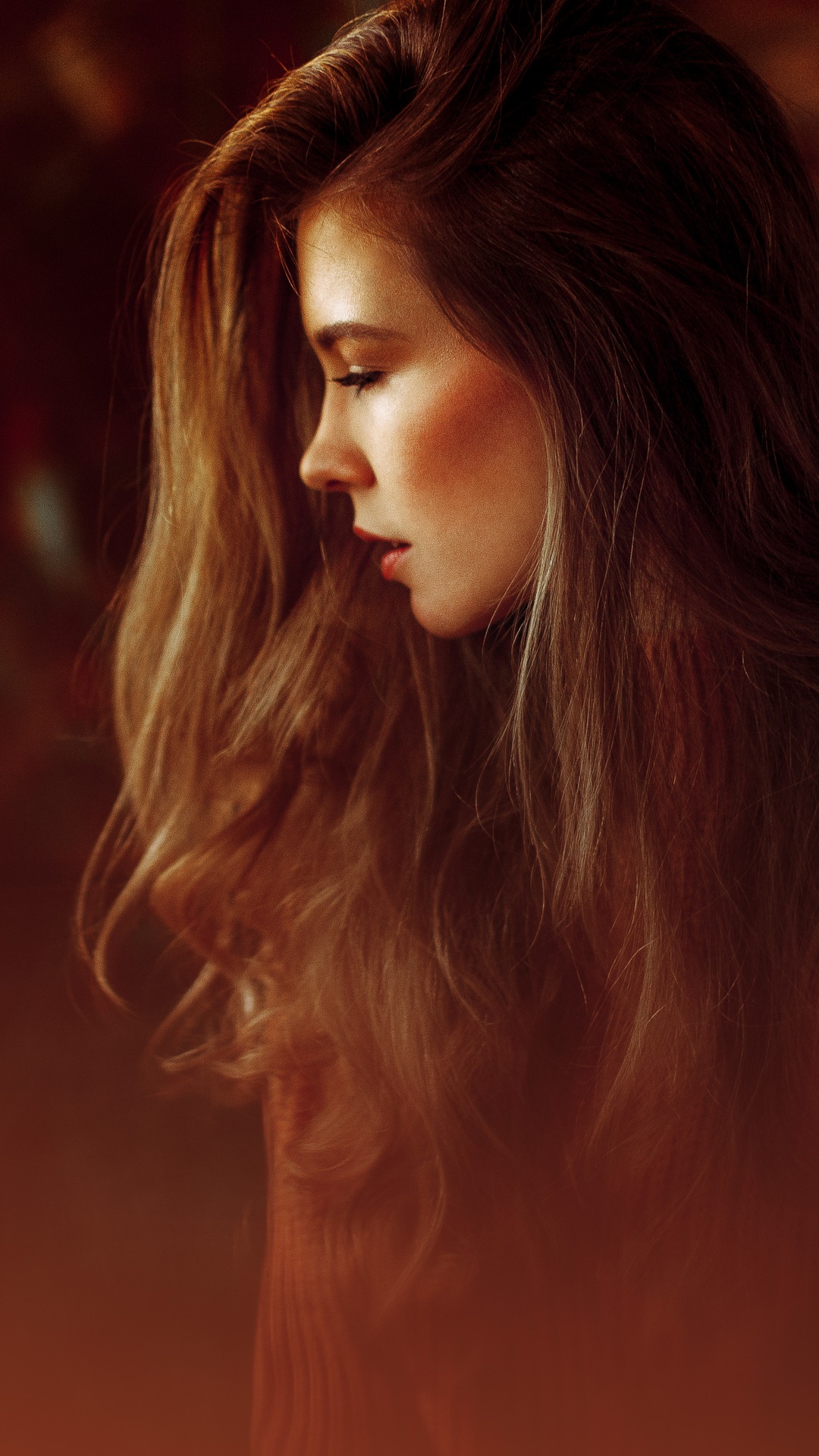 Model with long blonde hair HD Phone Wallpaper