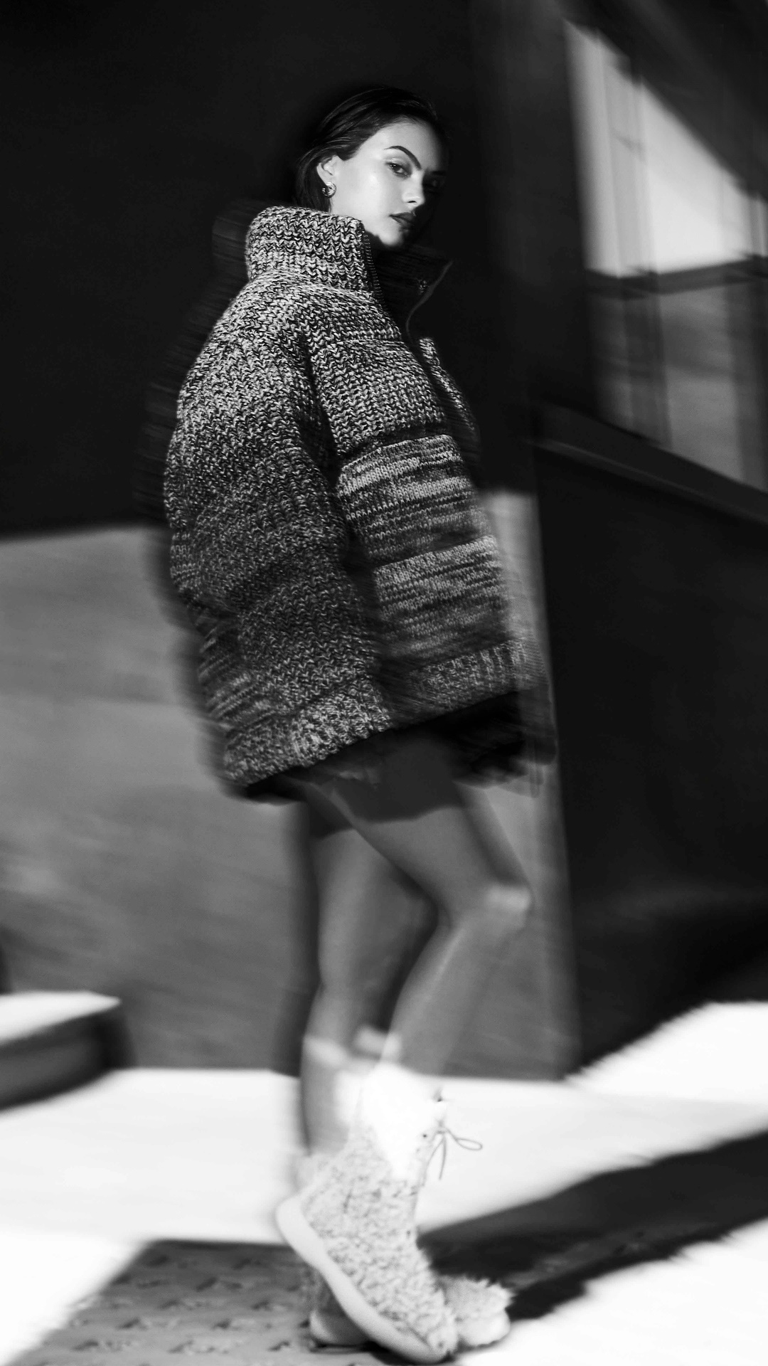 Camila Mendes in a chunky knit sweater HD Phone Wallpaper