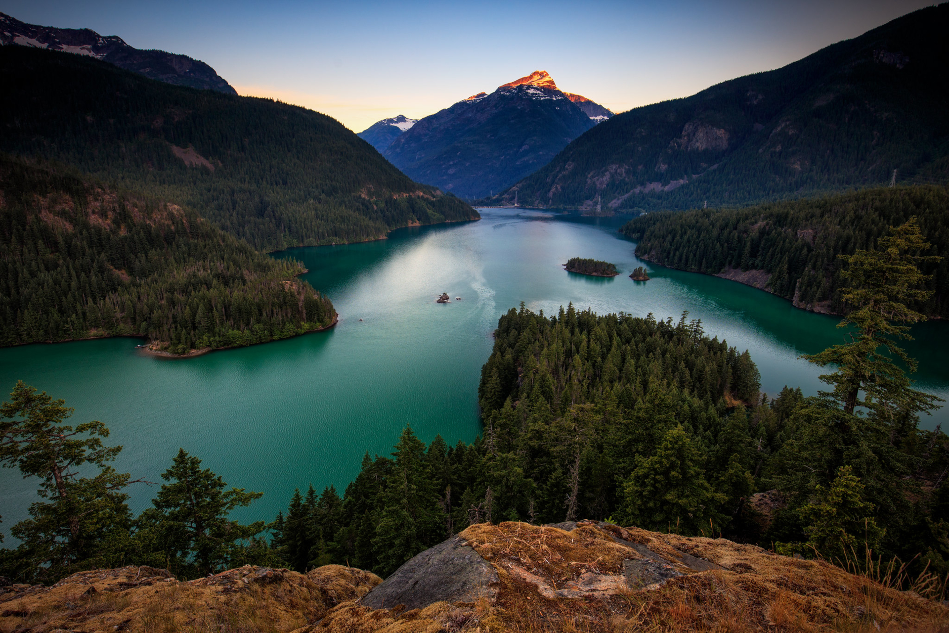Diablo Lake in North Cascades National Park HD Wallpaper