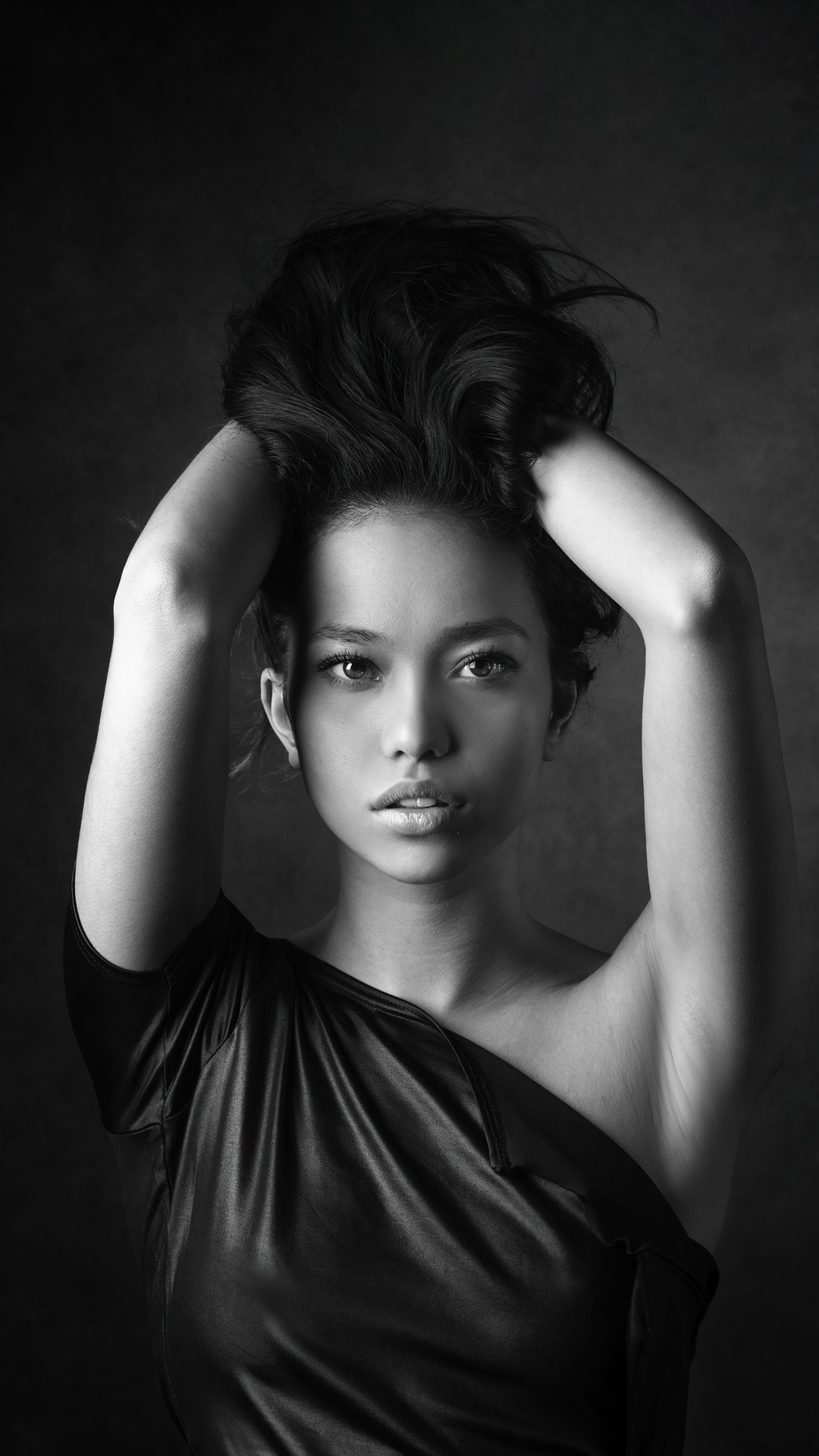Monochrome portrait of a woman in a black dress HD Phone Wallpaper