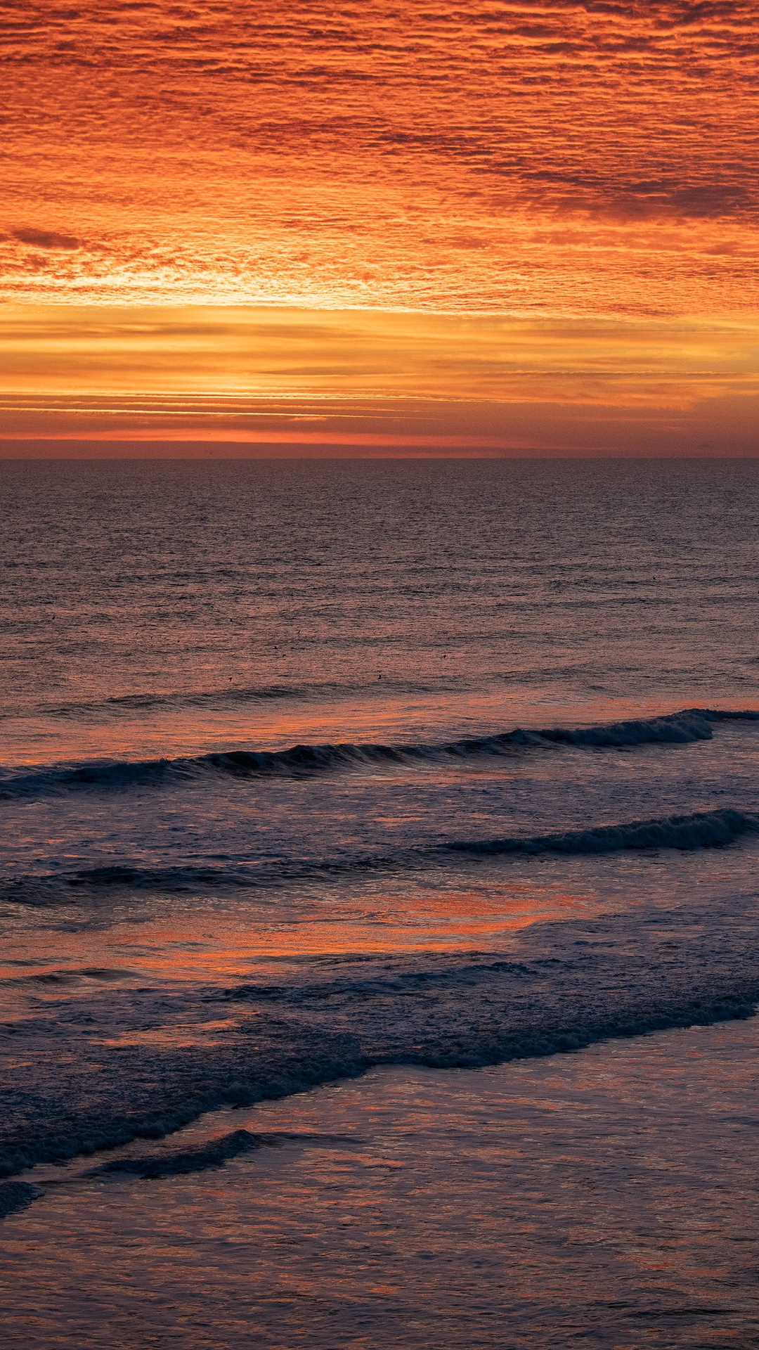 Sunset over the ocean with waves HD Phone Wallpaper