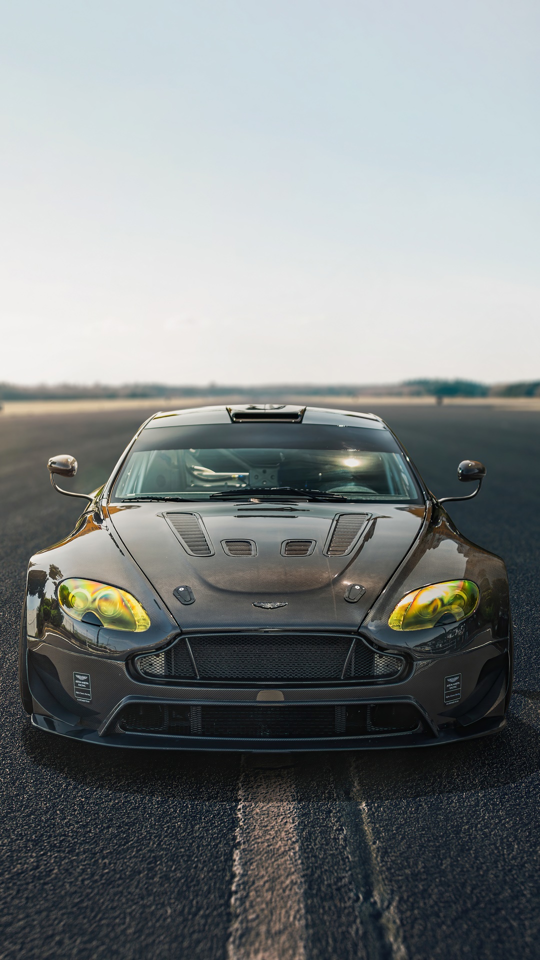 Aston Martin Vantage 4K HD Phone Wallpaper