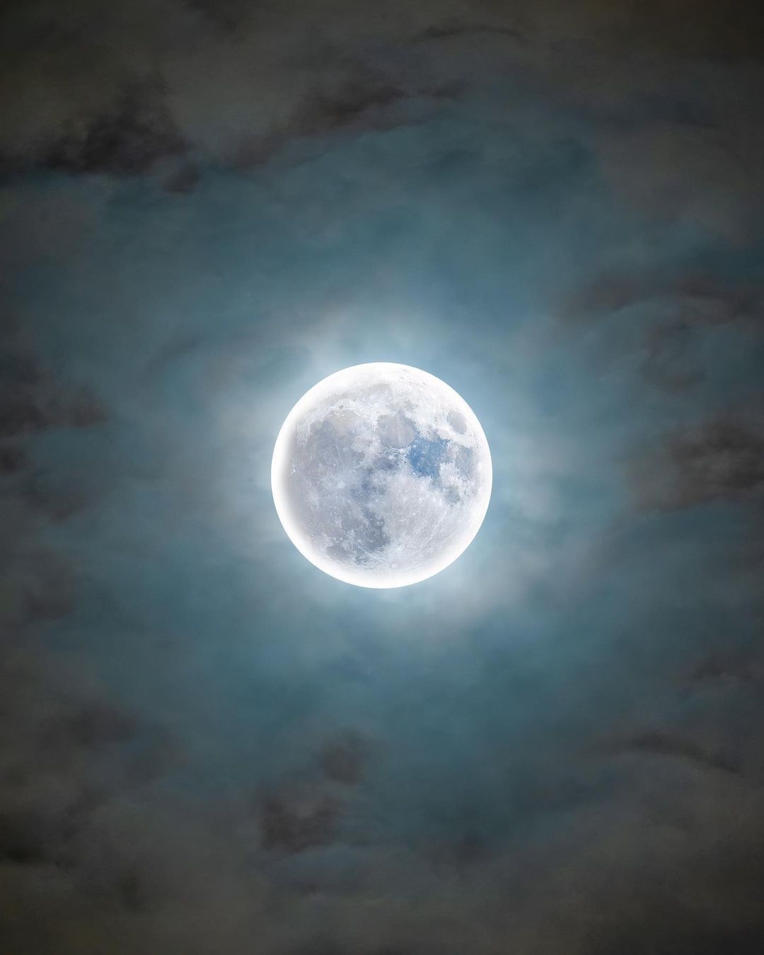 Full Moon in a Cloudy Night Sky HD Phone Wallpaper