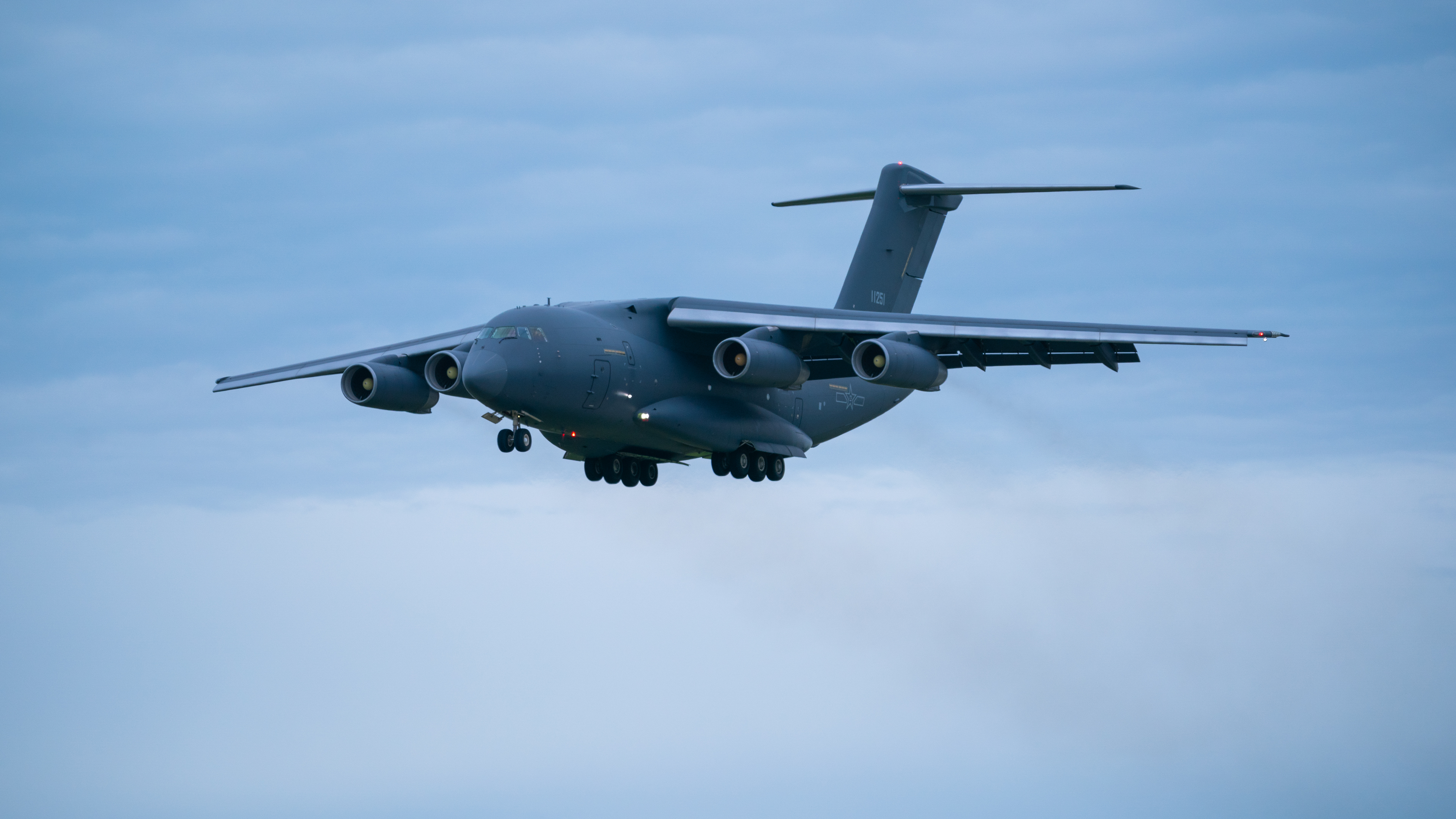 Yun-20 Military Aircraft Flying in Sky HD Wallpaper