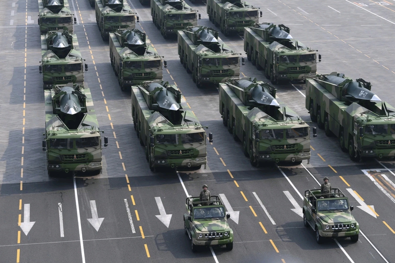 DF-17 hypersonic missiles in military parade HD Wallpaper