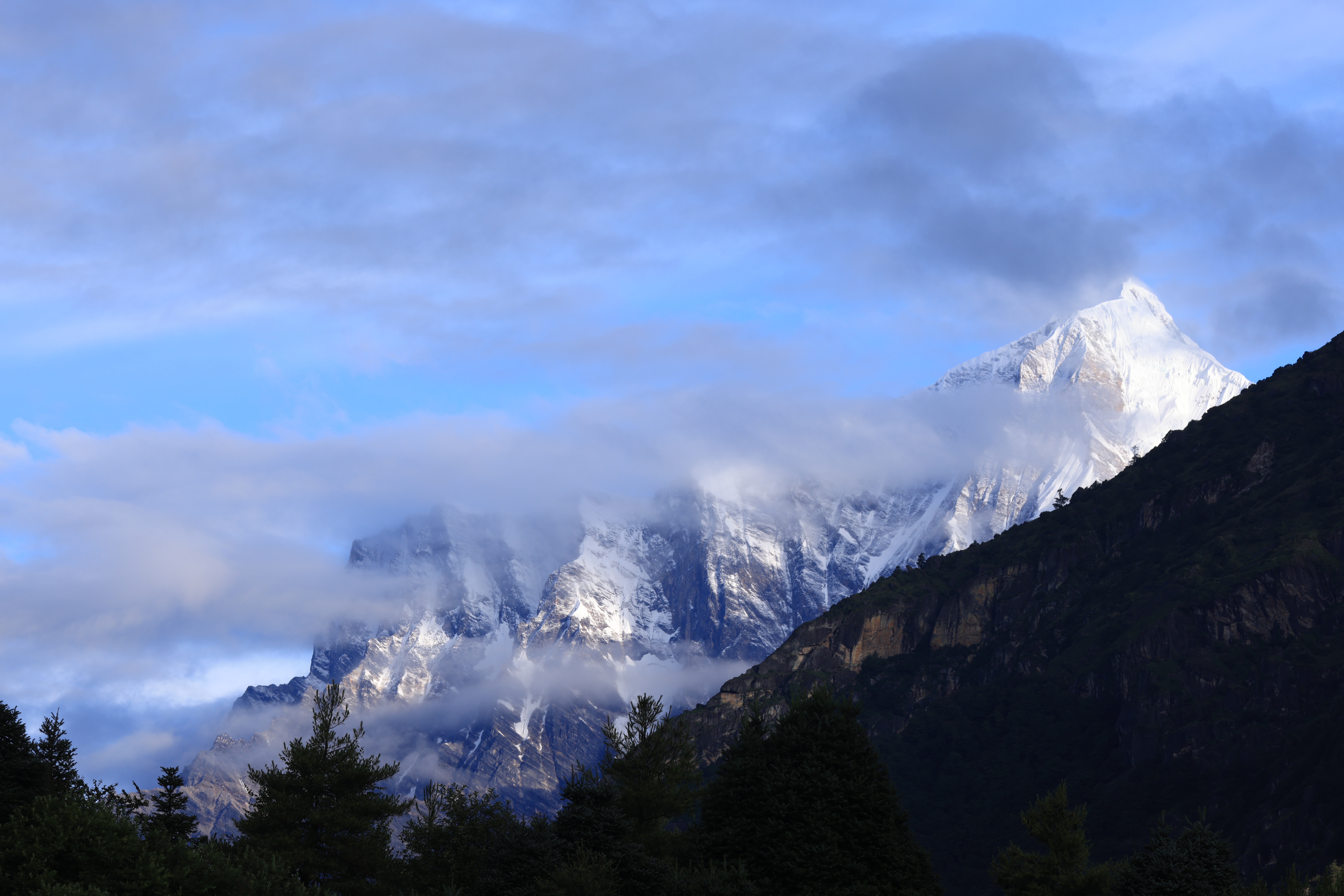 Snowy Peak in Tibet, China HD Wallpaper