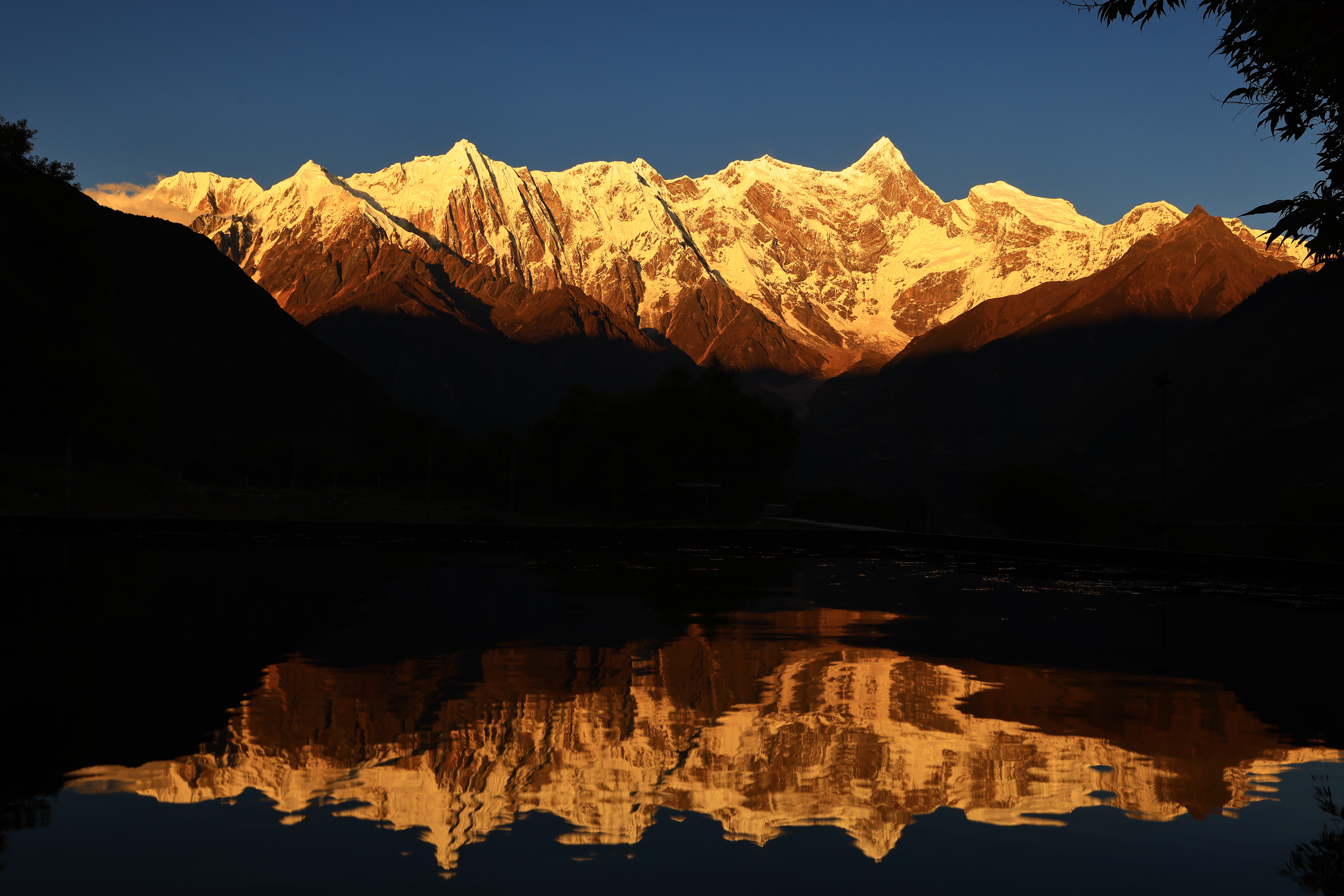 Snowy peaks of Tibet, China illuminated by sunset HD Wallpaper