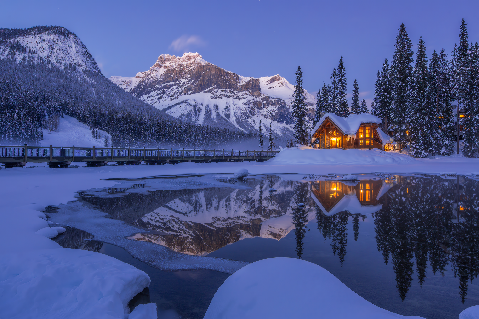 Emerald Lake Lodge in Yoho National Park, British Columbia, Canada HD Wallpaper