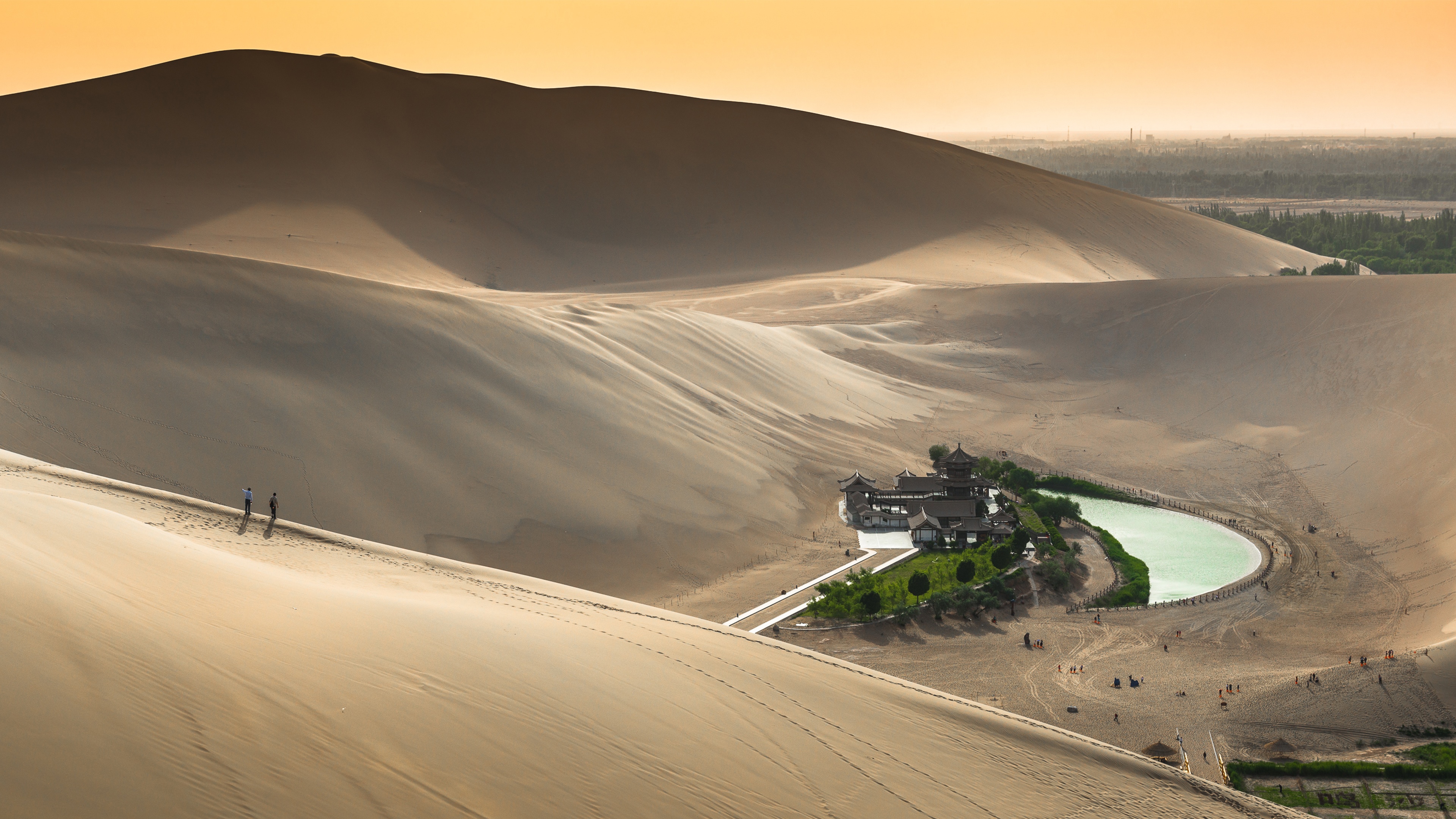 Crescent Lake in Dun Huang Desert, China HD Wallpaper