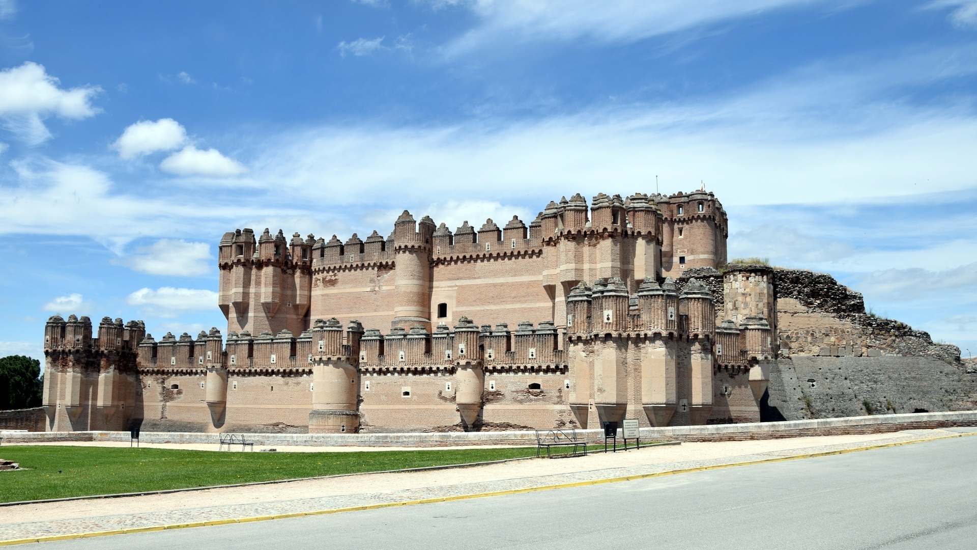 Castillo de Coca, a castle in Castilla y León, Spain HD Wallpaper