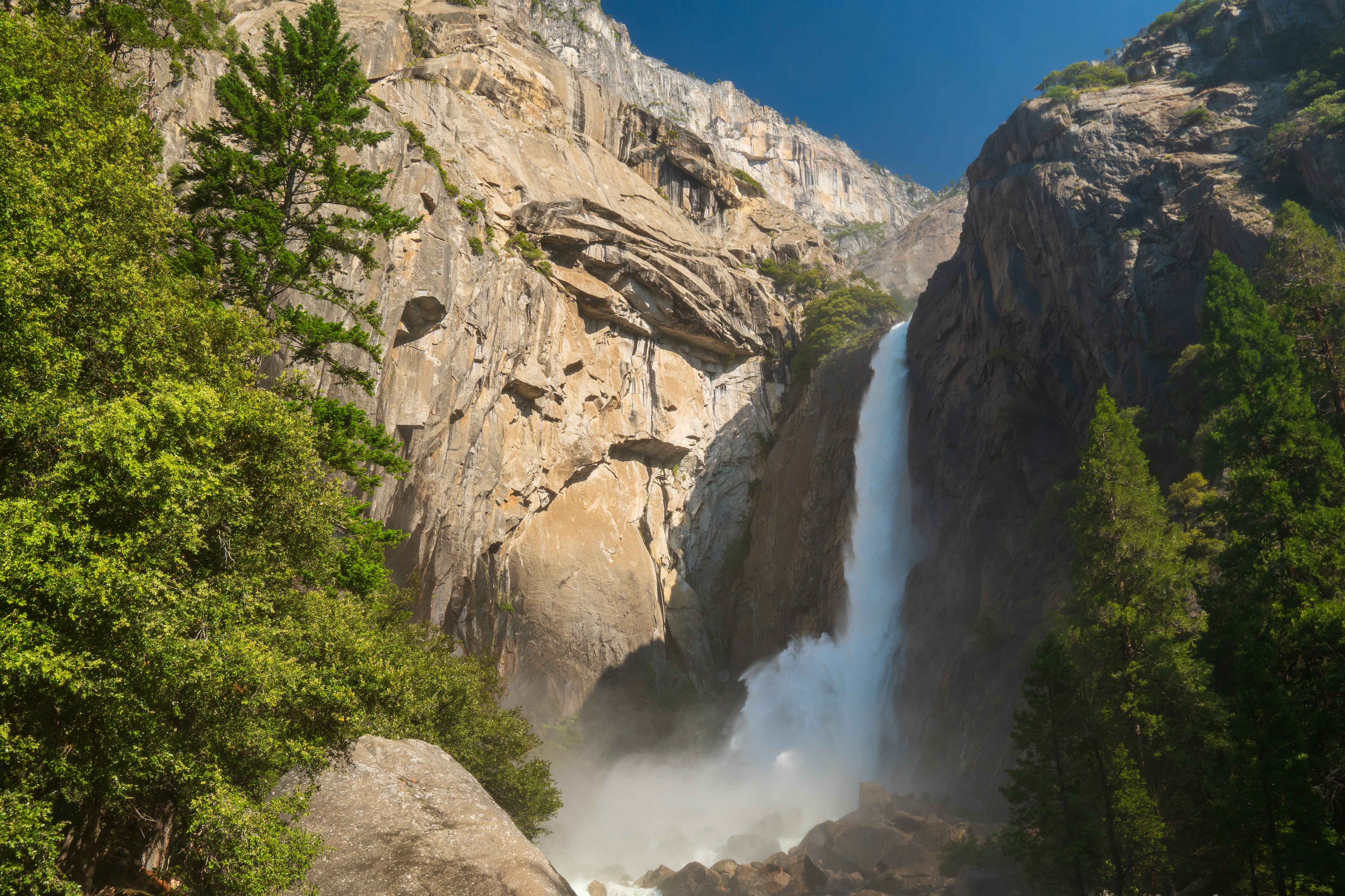 4K Yosemite Falls in Yosemite National Park HD Wallpaper