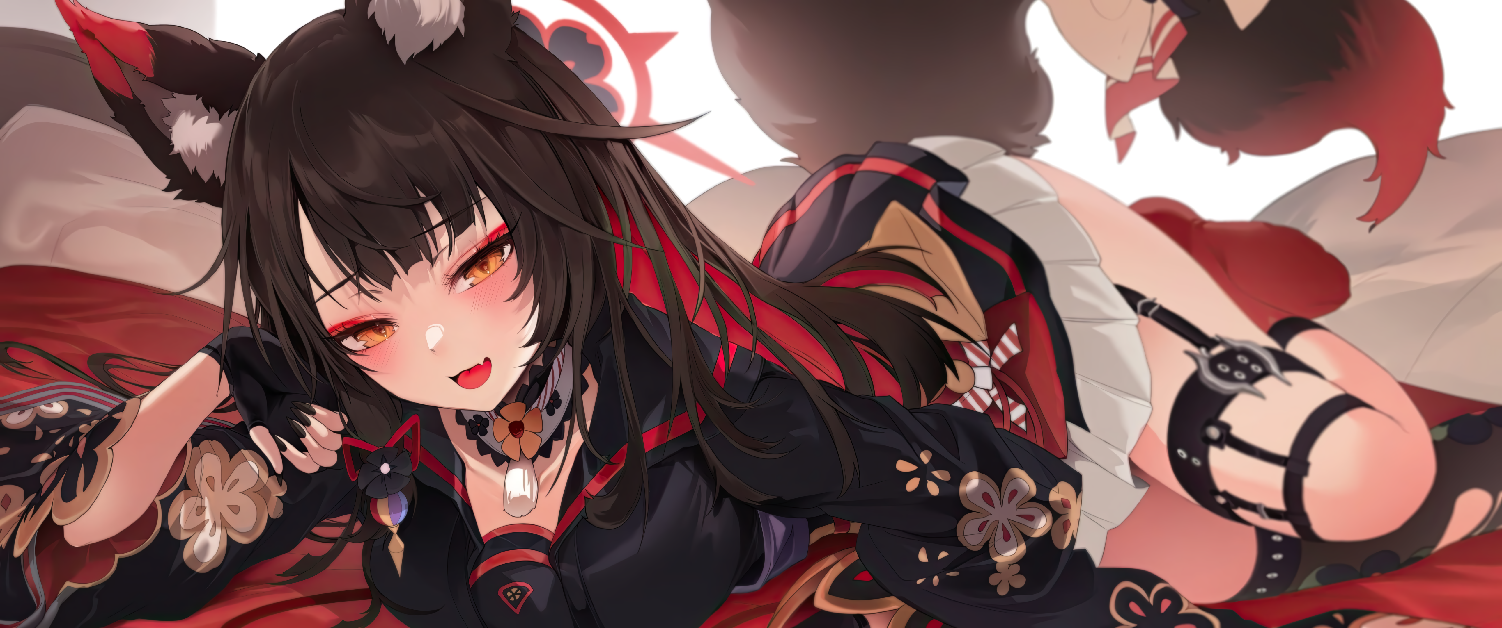 4K Kosaka Wakamo Blue Archive fox girl lying down HD Wallpaper