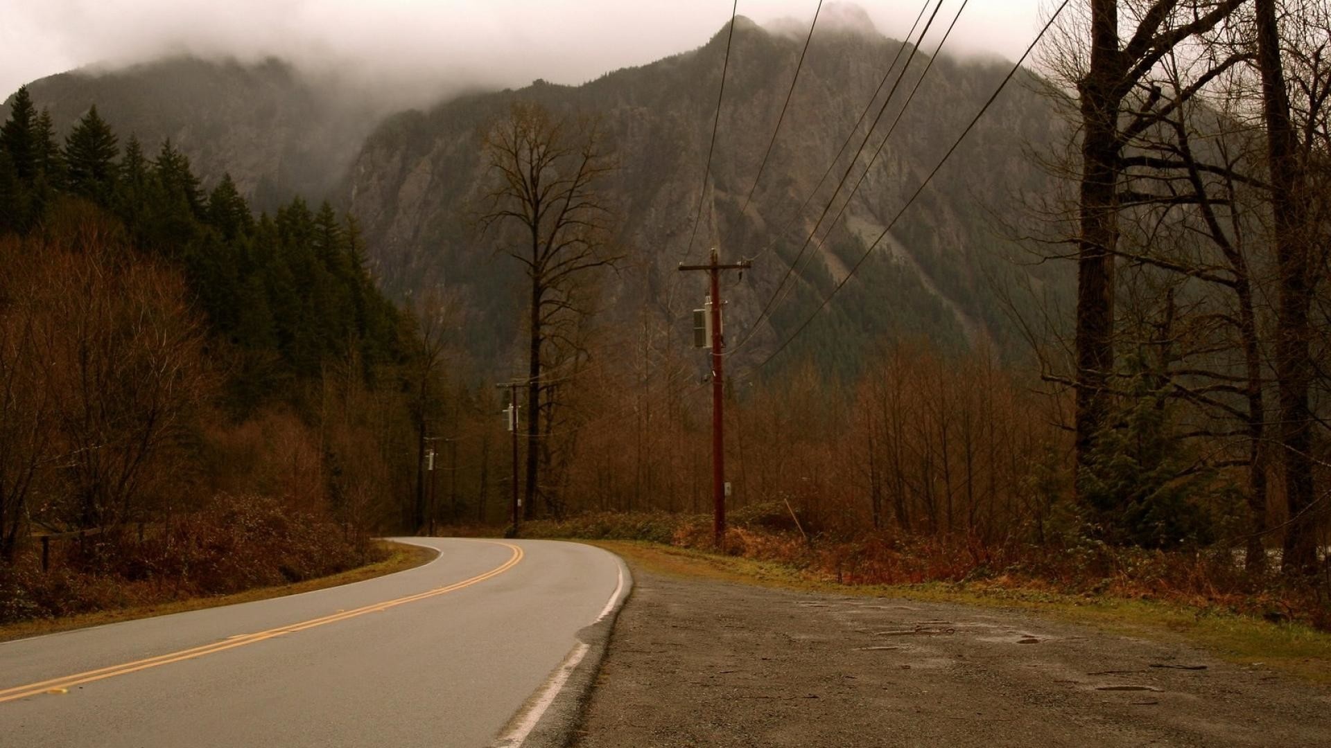 Twin Peaks road with mountains and mist HD Wallpaper