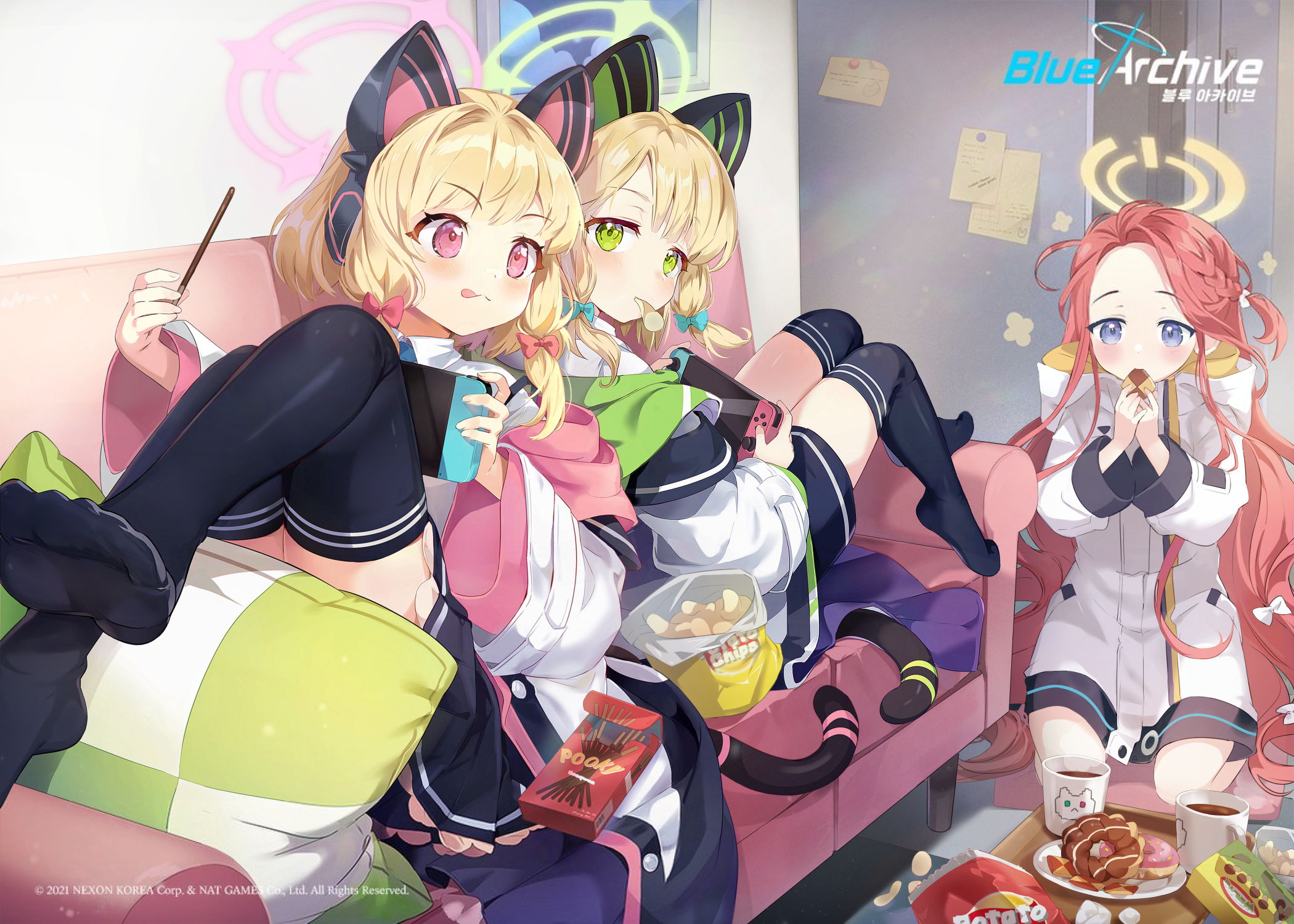 Blue Archive: Saiba Momoi, Saiba Midori, and Hanaoka Yuzu playing games HD Wallpaper