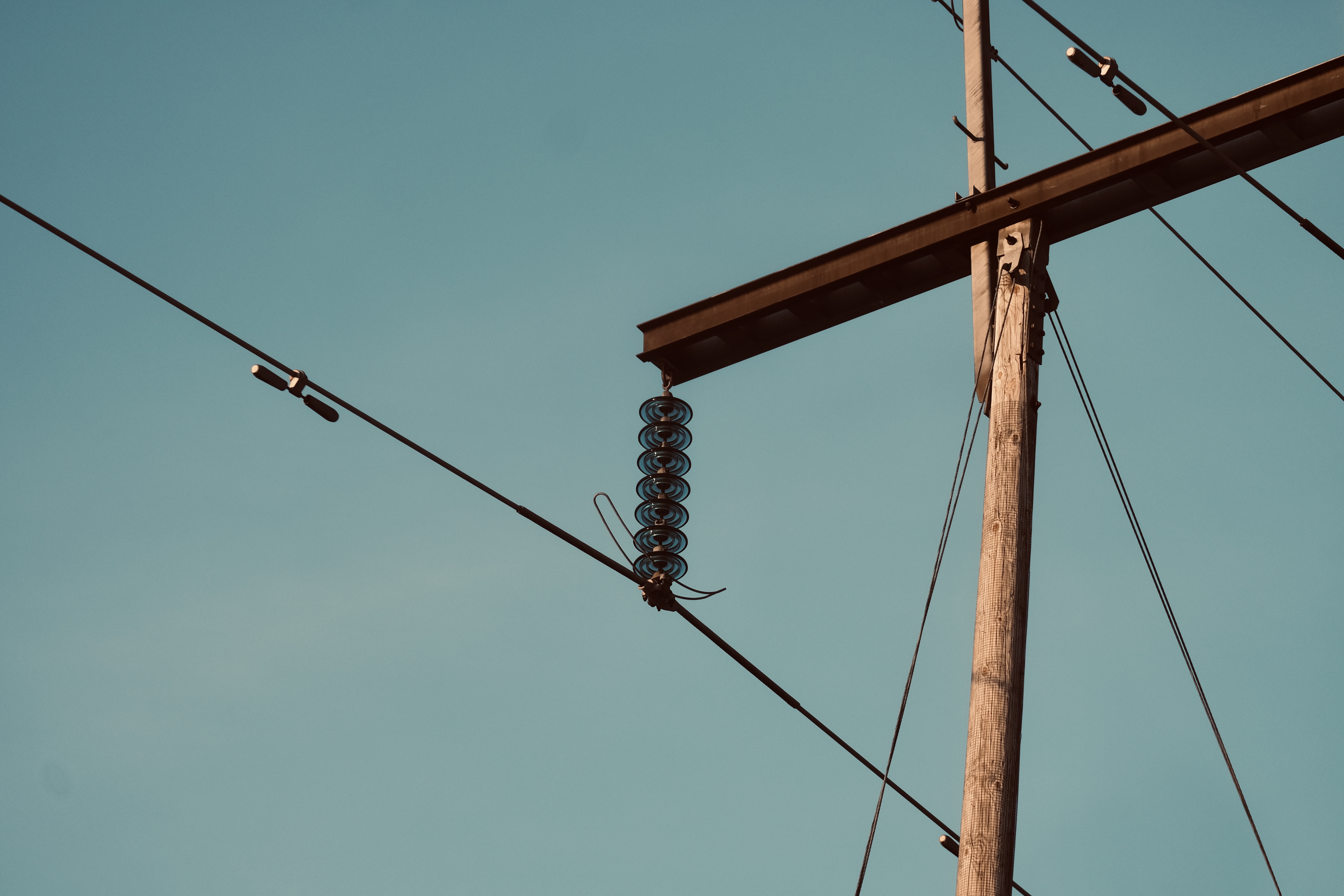 Power lines and insulators against a clear sky HD Wallpaper