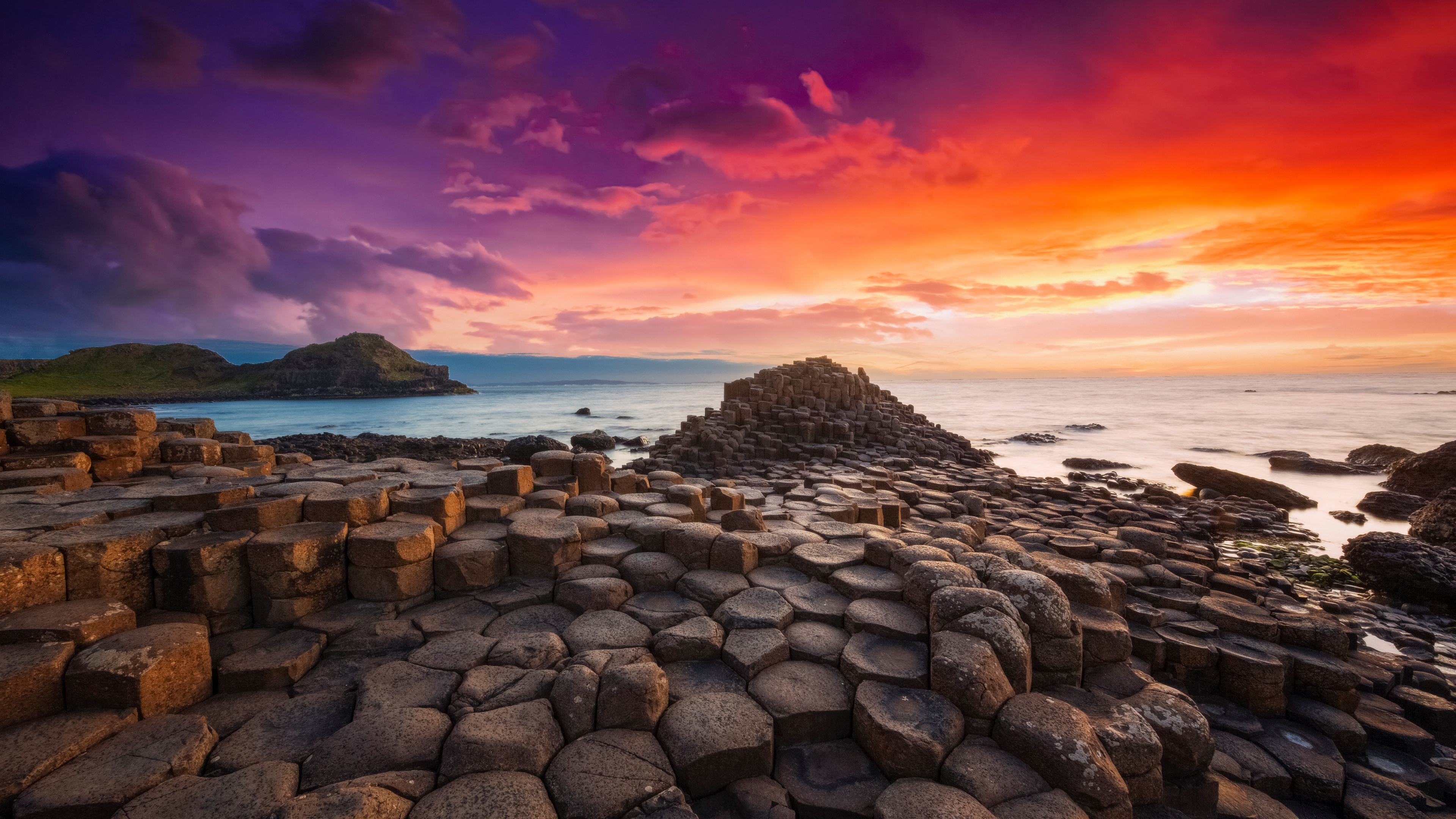 4K sunset over Giants Causeway rock formation, Northern Ireland HD Wallpaper