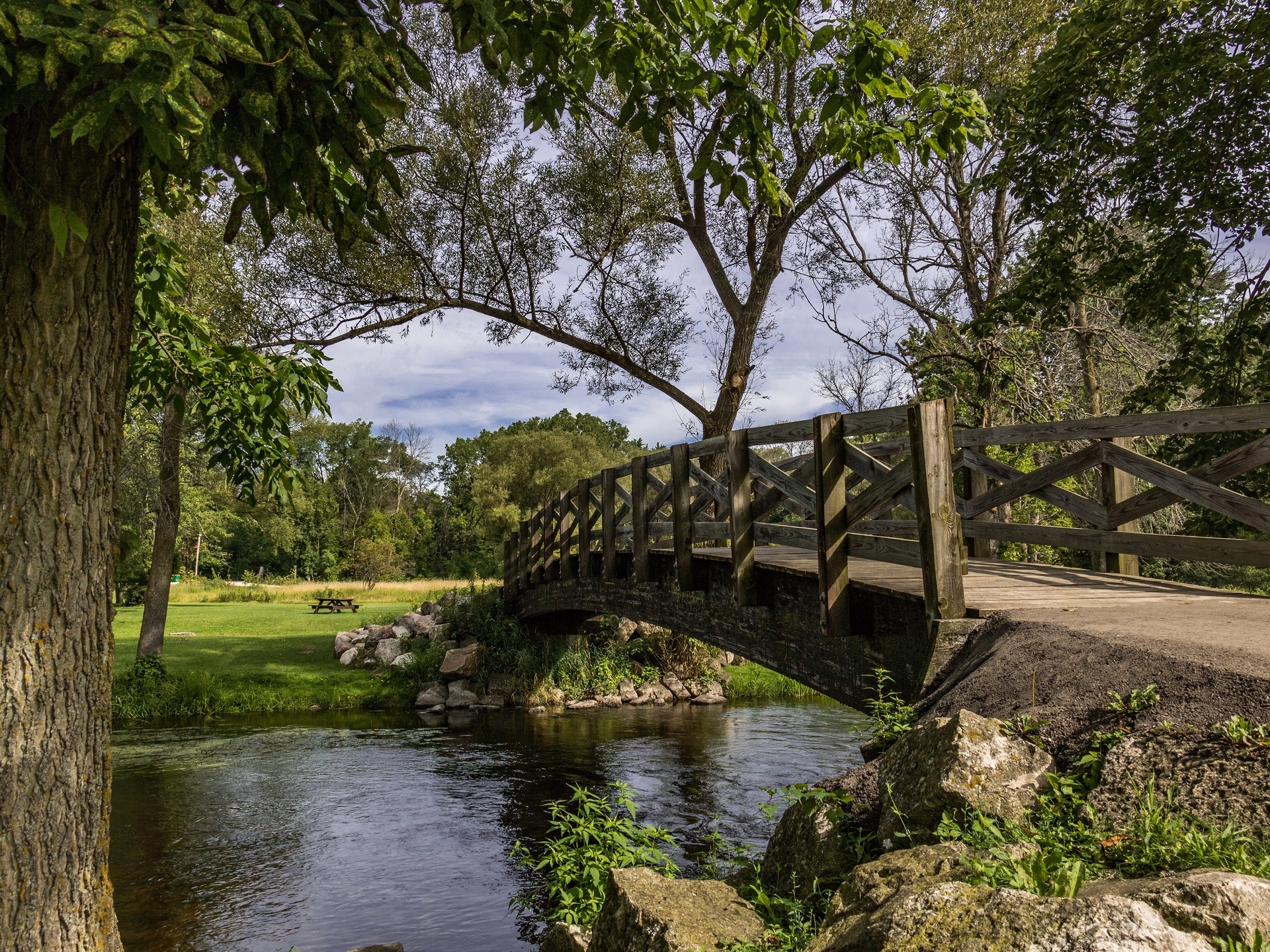 Wooden bridge over a stream in a park in Wisconsin HD Wallpaper