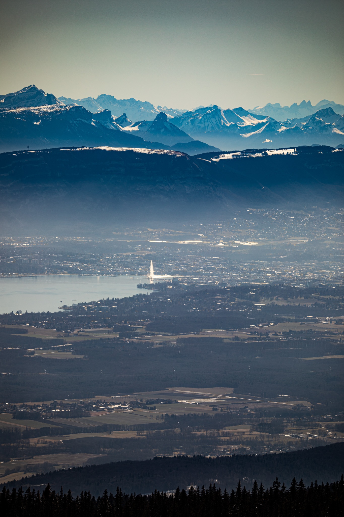Geneva cityscape with fountain and French Alps in winter HD Phone Wallpaper