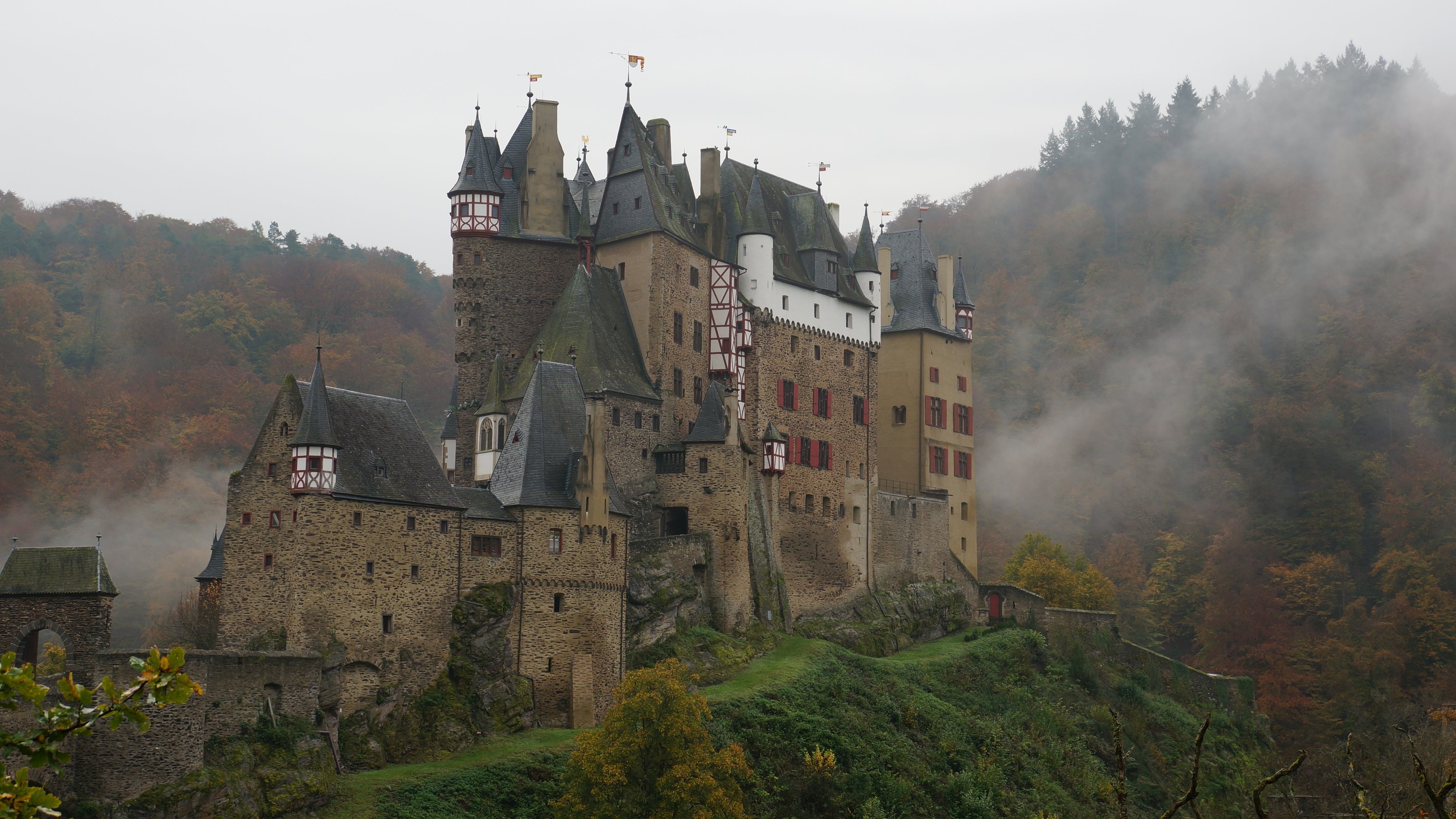 4K Eltz Castle on a Misty Autumn Day HD Wallpaper