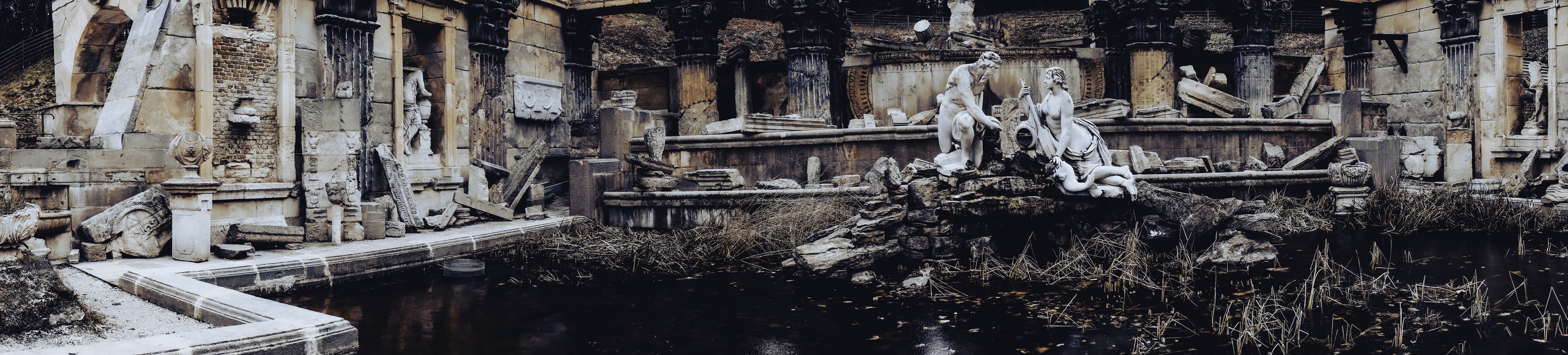 Schönbrunn Roman ruins with fountain and statues HD Wallpaper