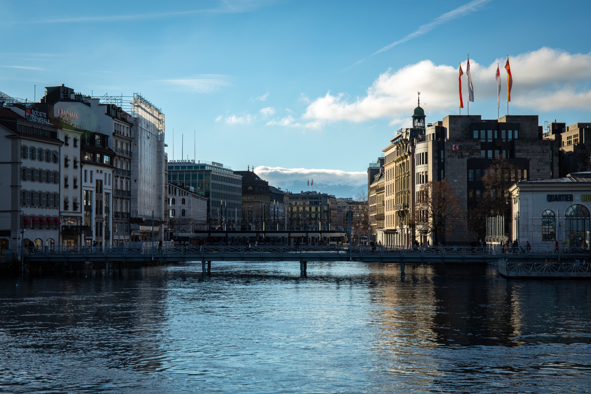 Geneva cityscape with a bridge over the lake HD Wallpaper