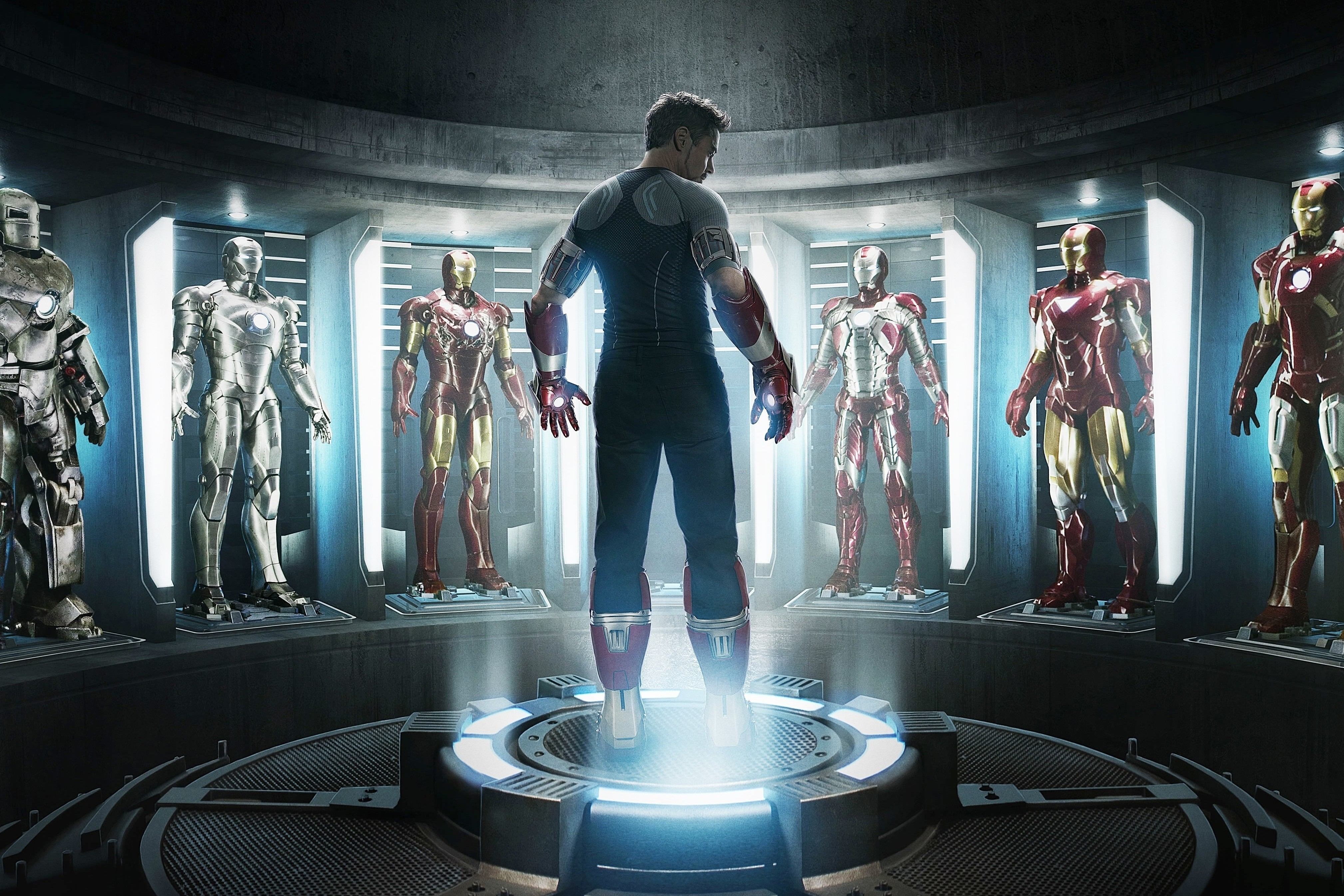Tony Stark in his Iron Man armor collection HD Wallpaper