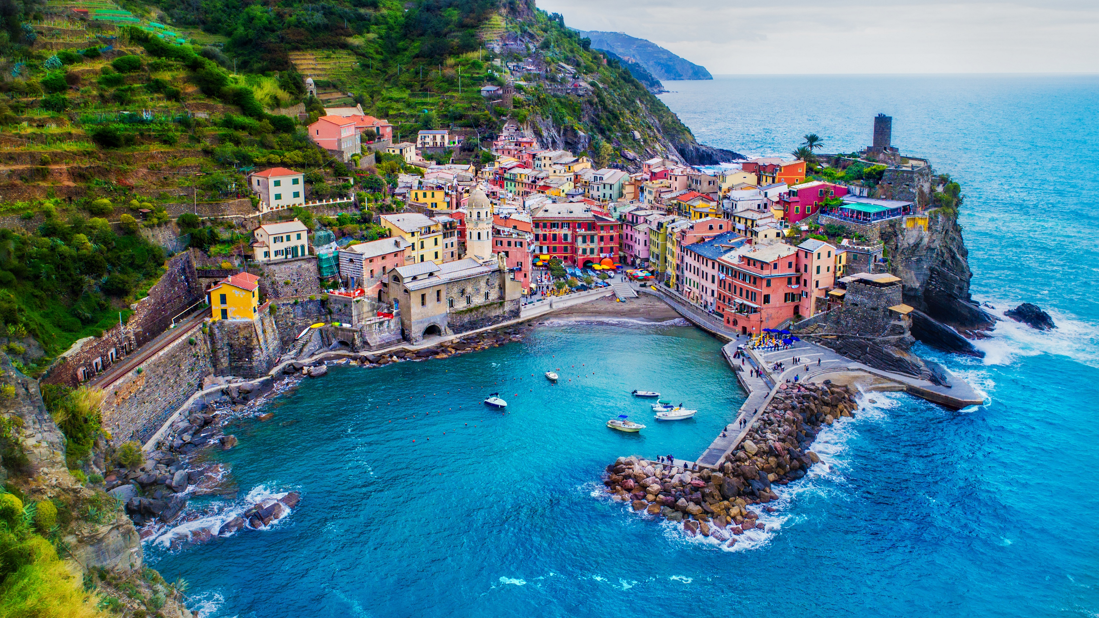 4K Vernazza village on the coast of Cinque Terre HD Wallpaper