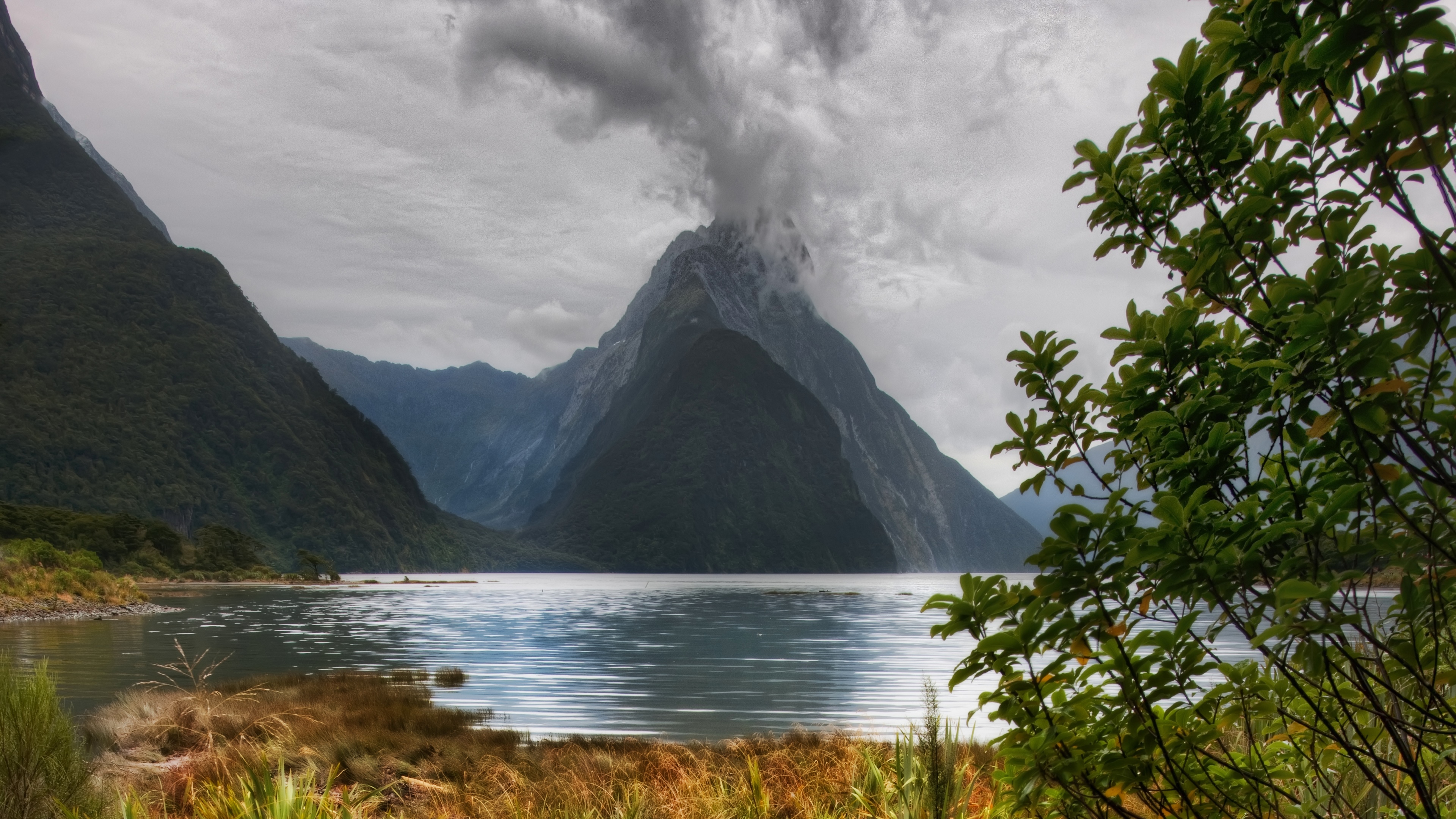 4K Mitre Peak, Fiordland National Park, New Zealand HD Wallpaper
