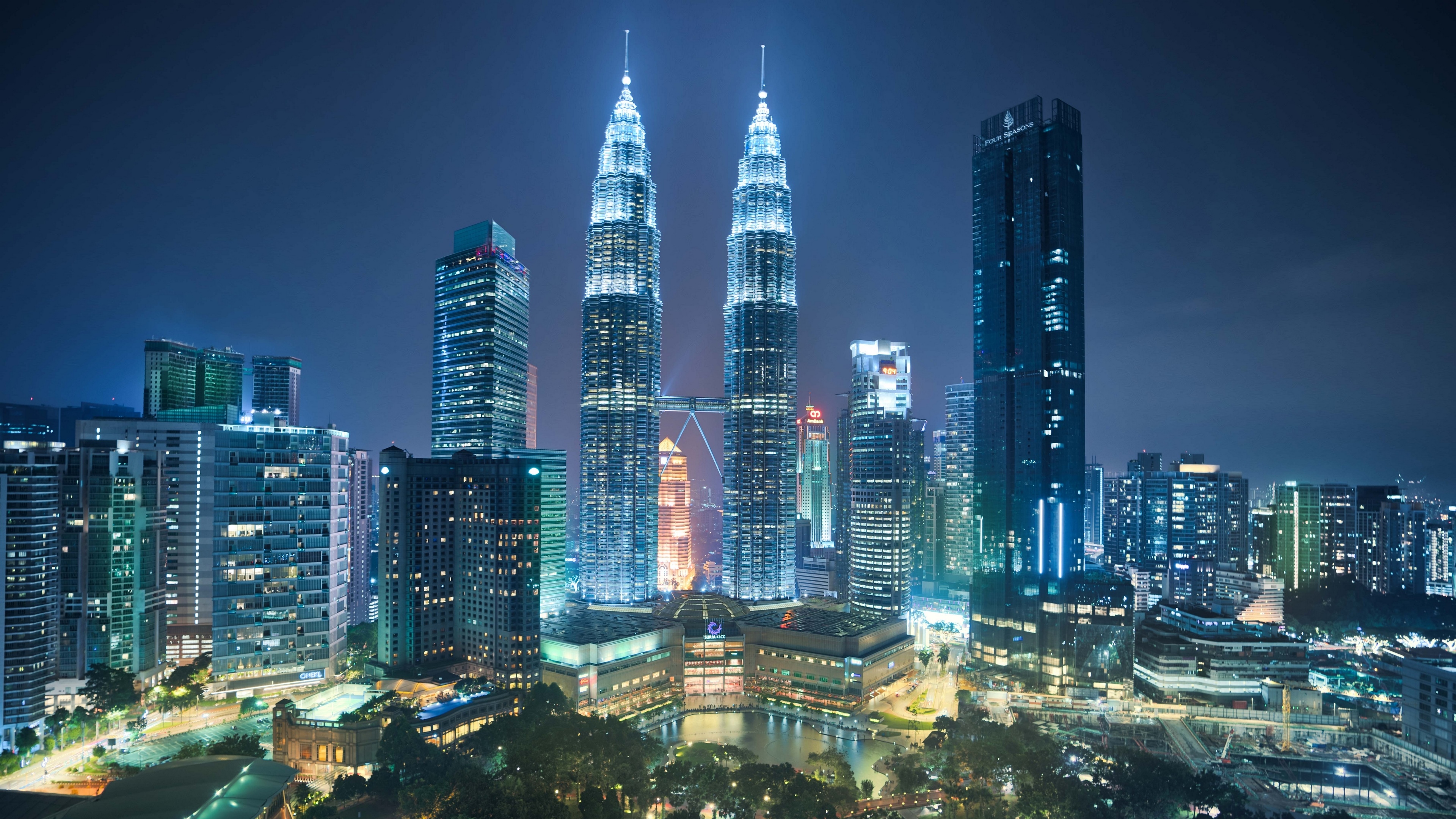 4K Kuala Lumpur Cityscape with Petronas Towers at Night HD Wallpaper