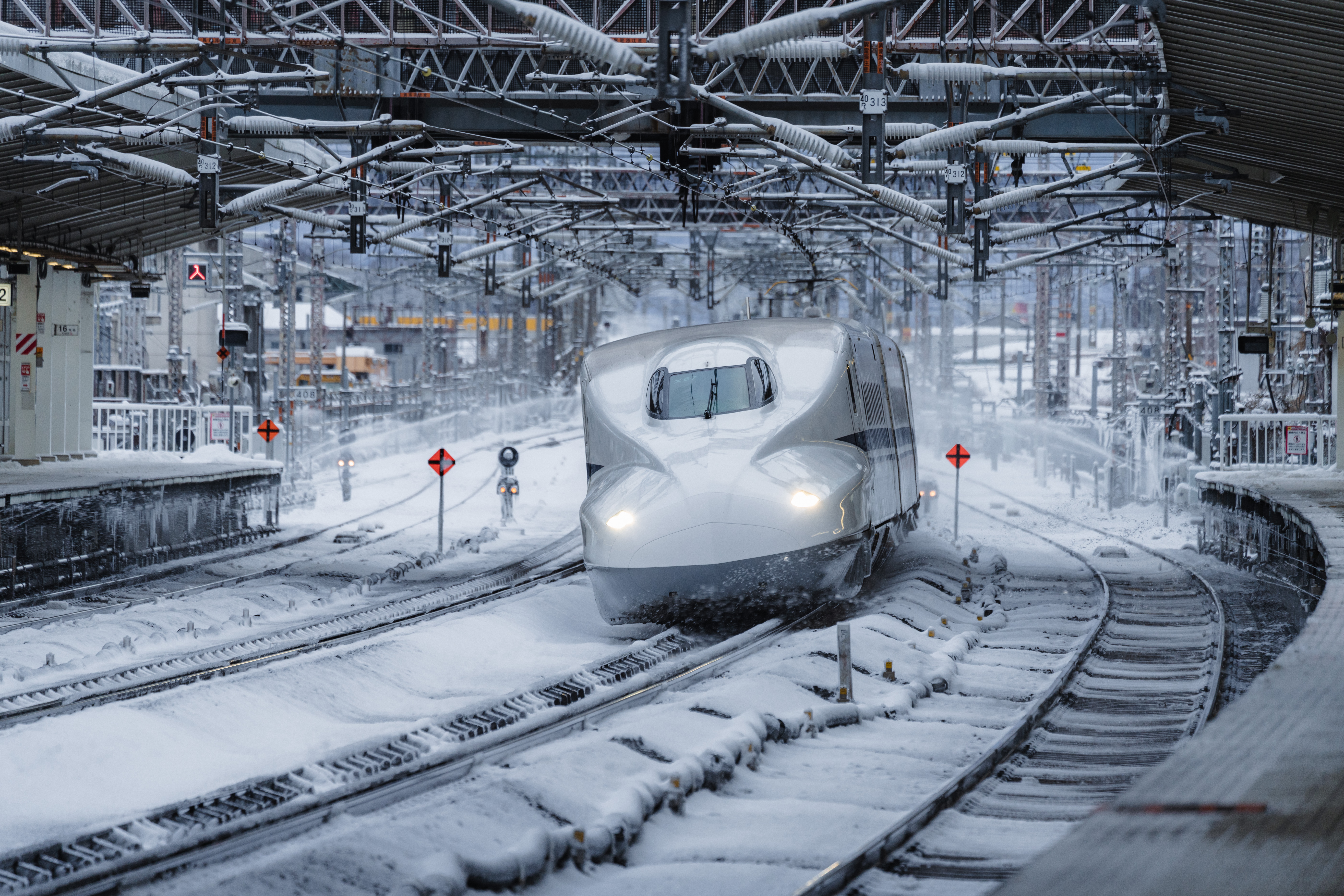 4K Winter Shinkansen train in Japan HD Wallpaper