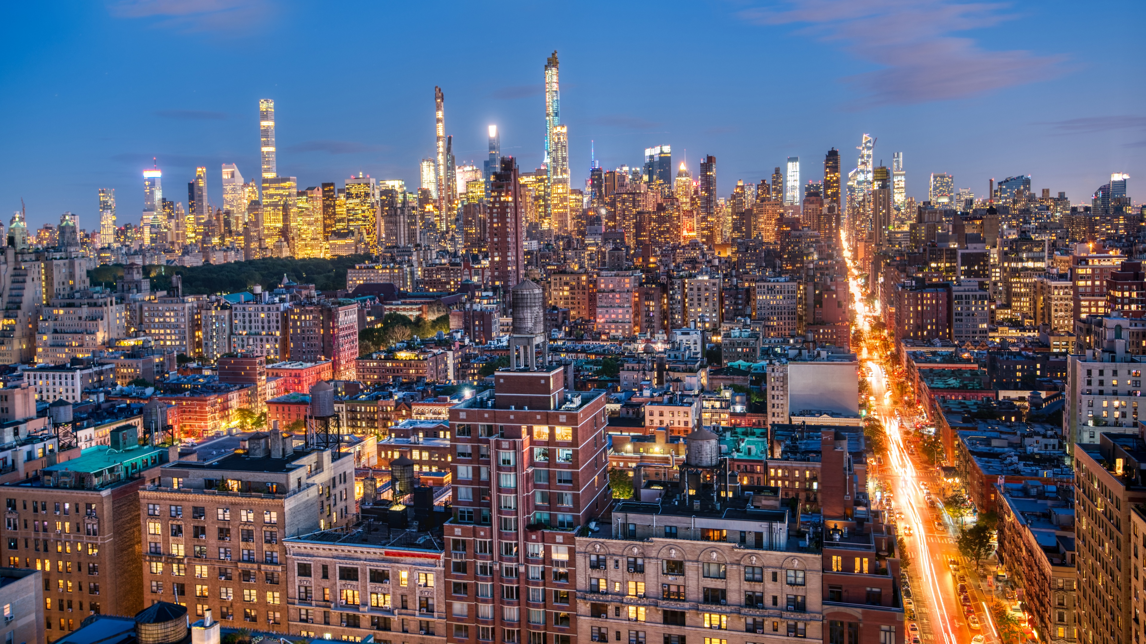 4K Manhattan cityscape with buildings and city lights HD Wallpaper