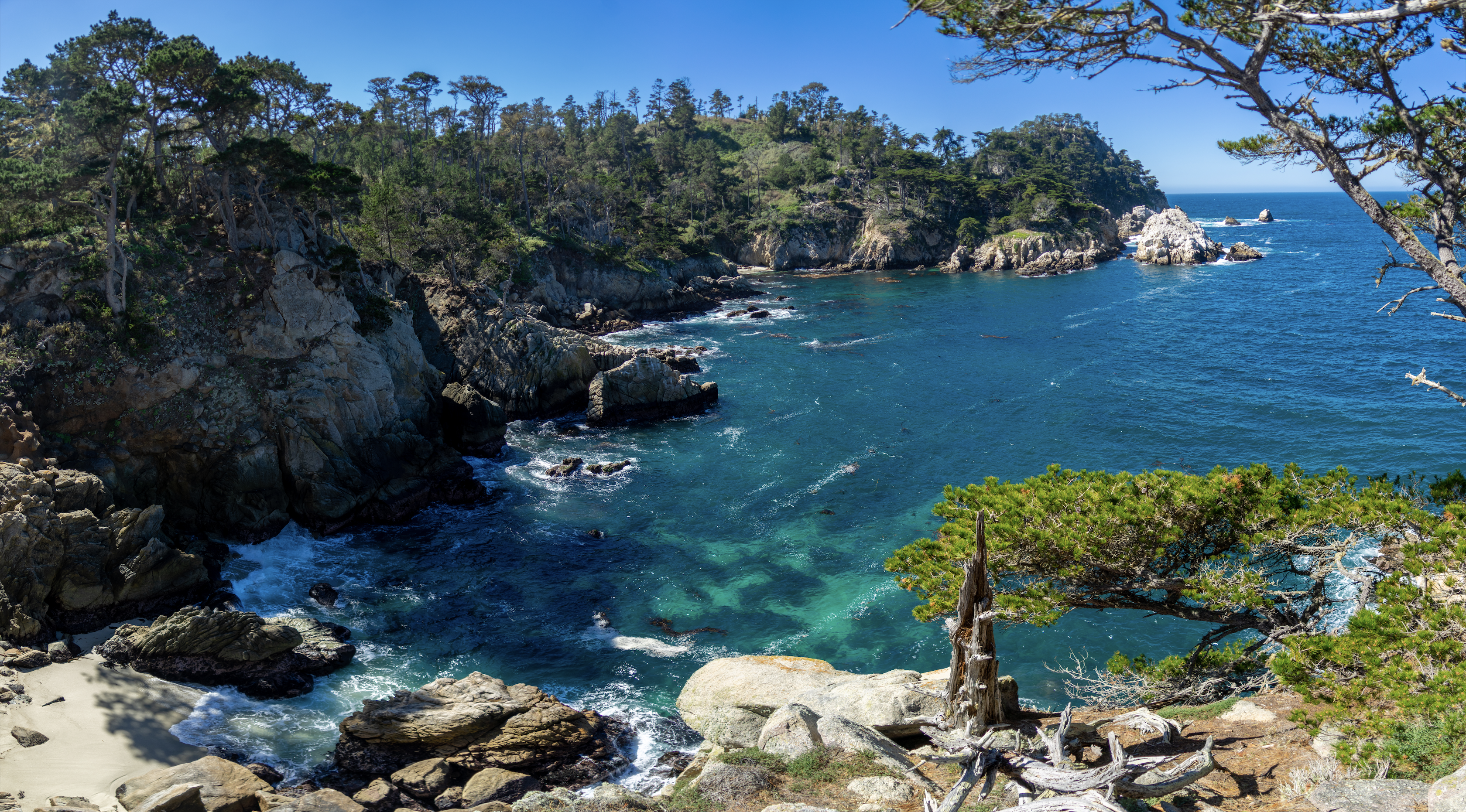 California coast with rocky cliffs and blue ocean HD Wallpaper