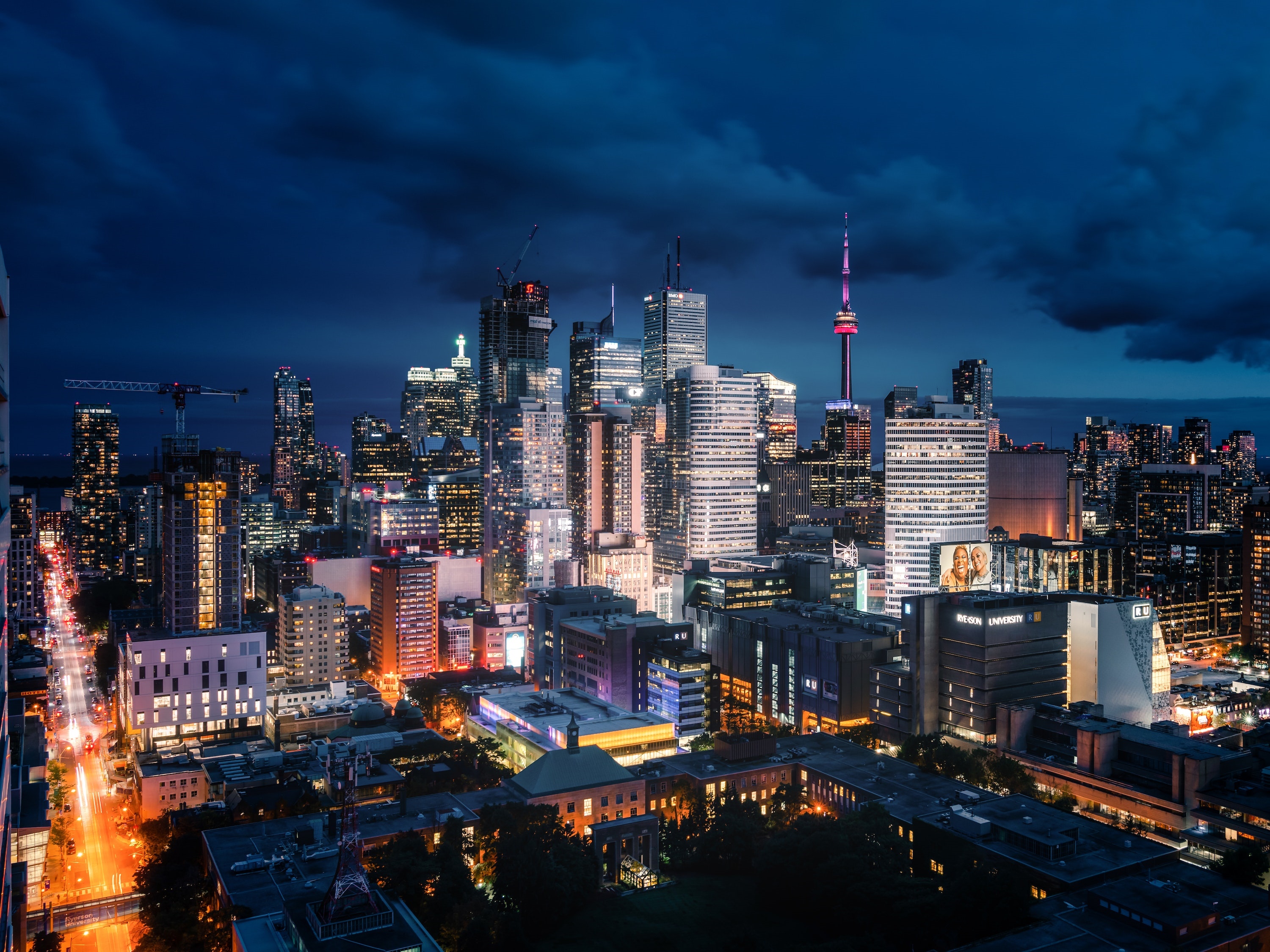 Toronto cityscape at night with CN Tower HD Wallpaper