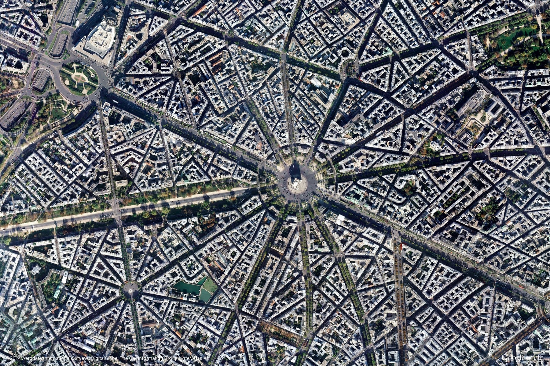 Aerial view of Paris, France with Arc de Triomphe HD Wallpaper