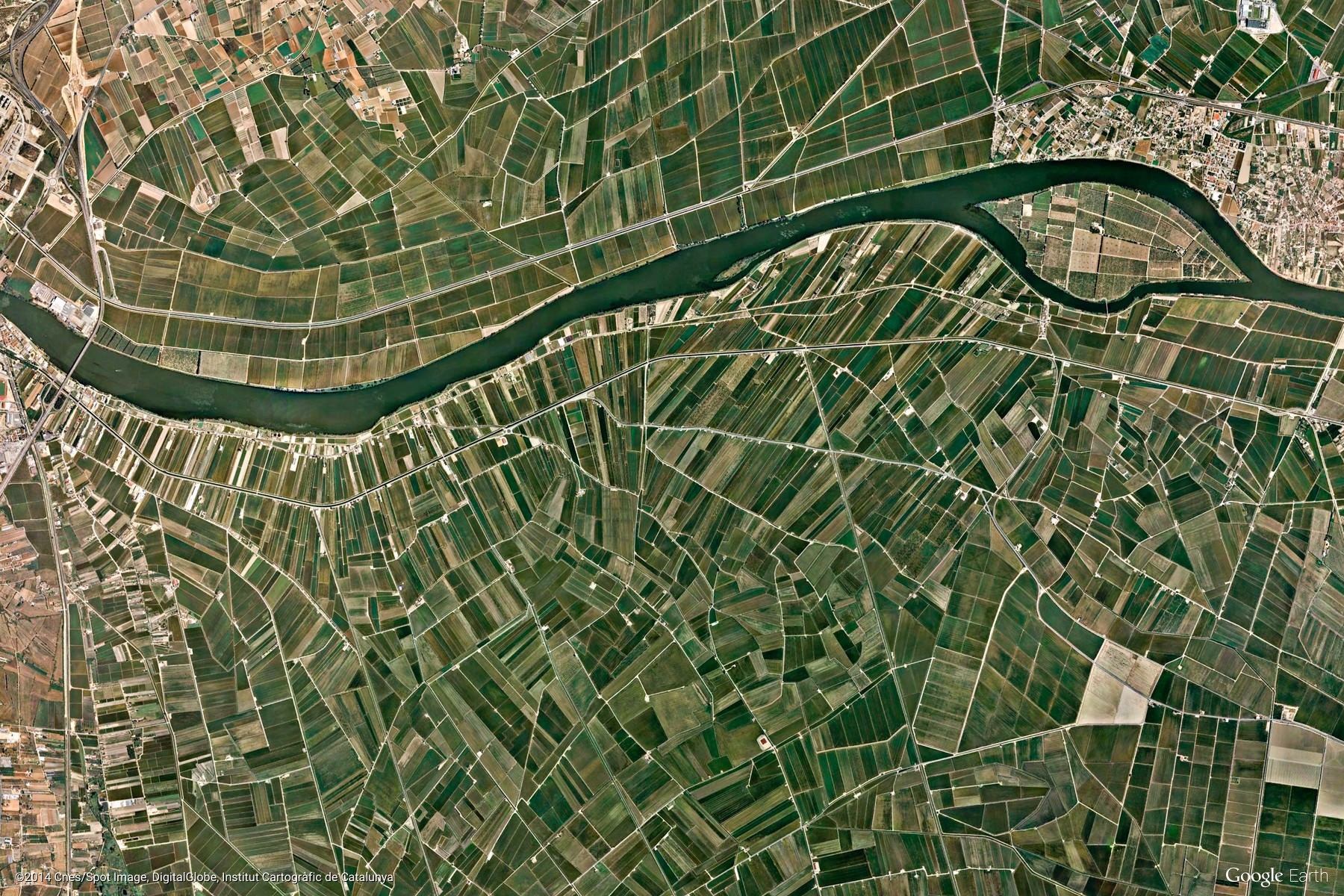Aerial view of agricultural fields and a river near Amposta, Spain HD Wallpaper