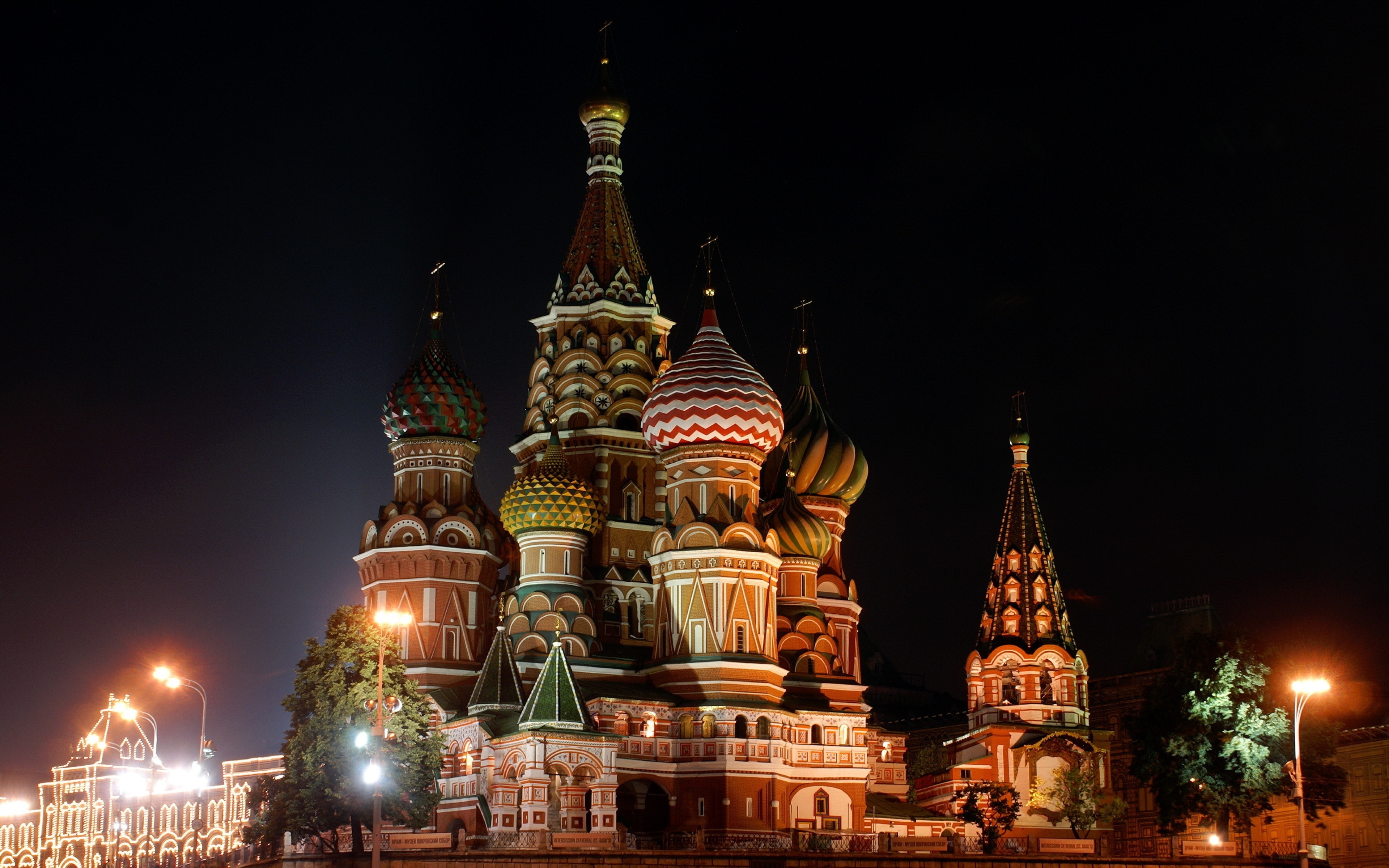 4K night view of Saint Basil's Cathedral in Moscow, Russia HD Wallpaper
