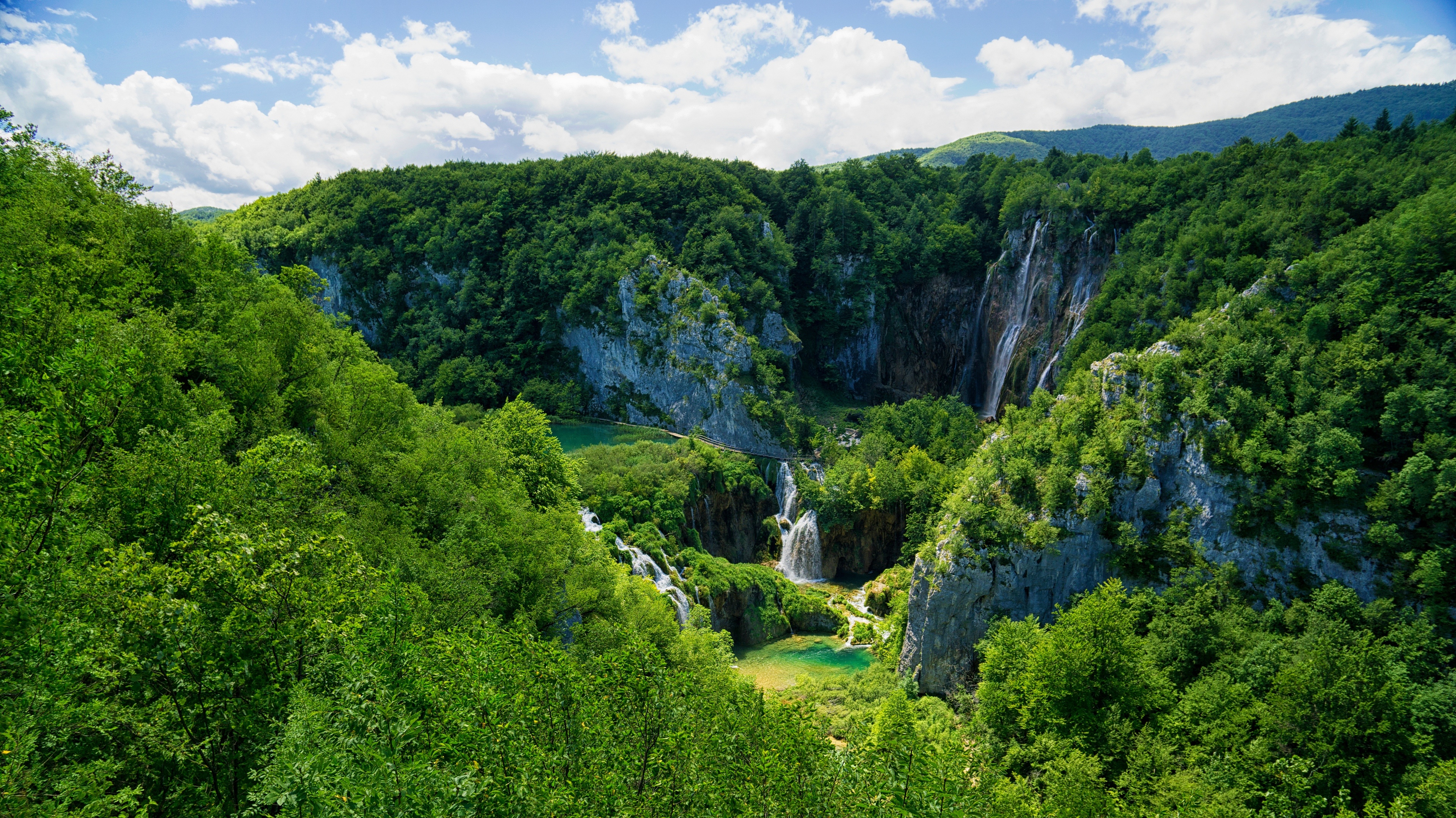4K view of Plitvice Lakes National Park in Croatia HD Wallpaper